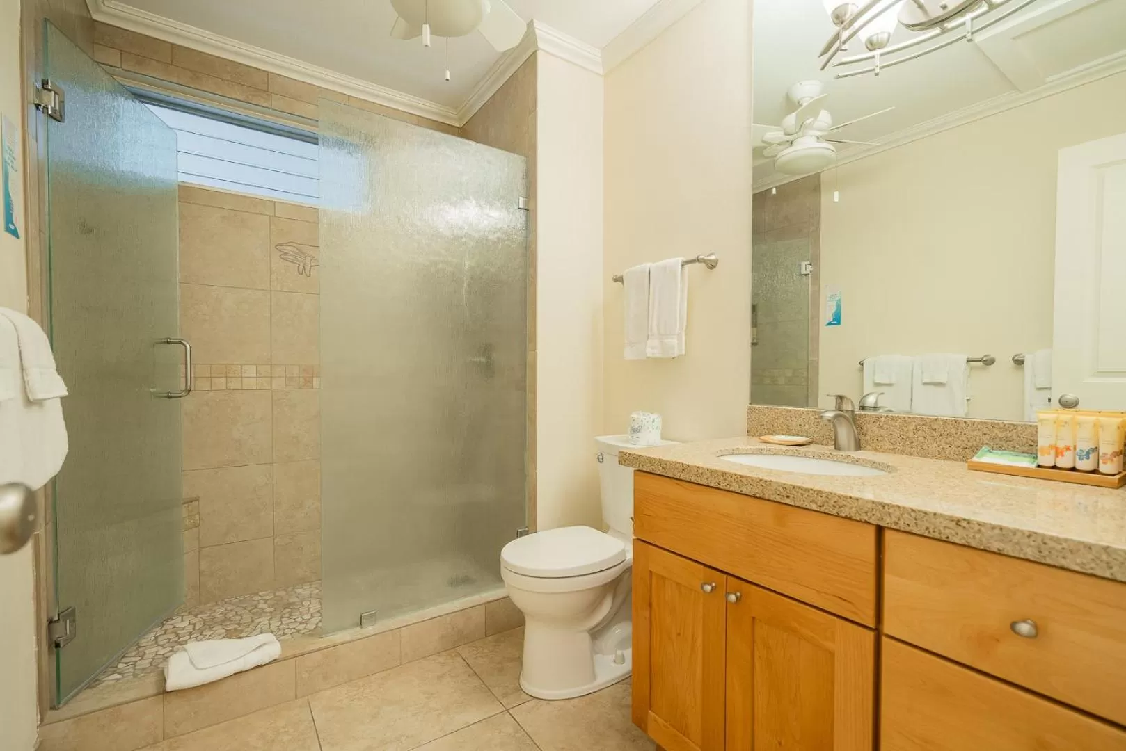 Bathroom in Napili Sunset Beach Front Resort