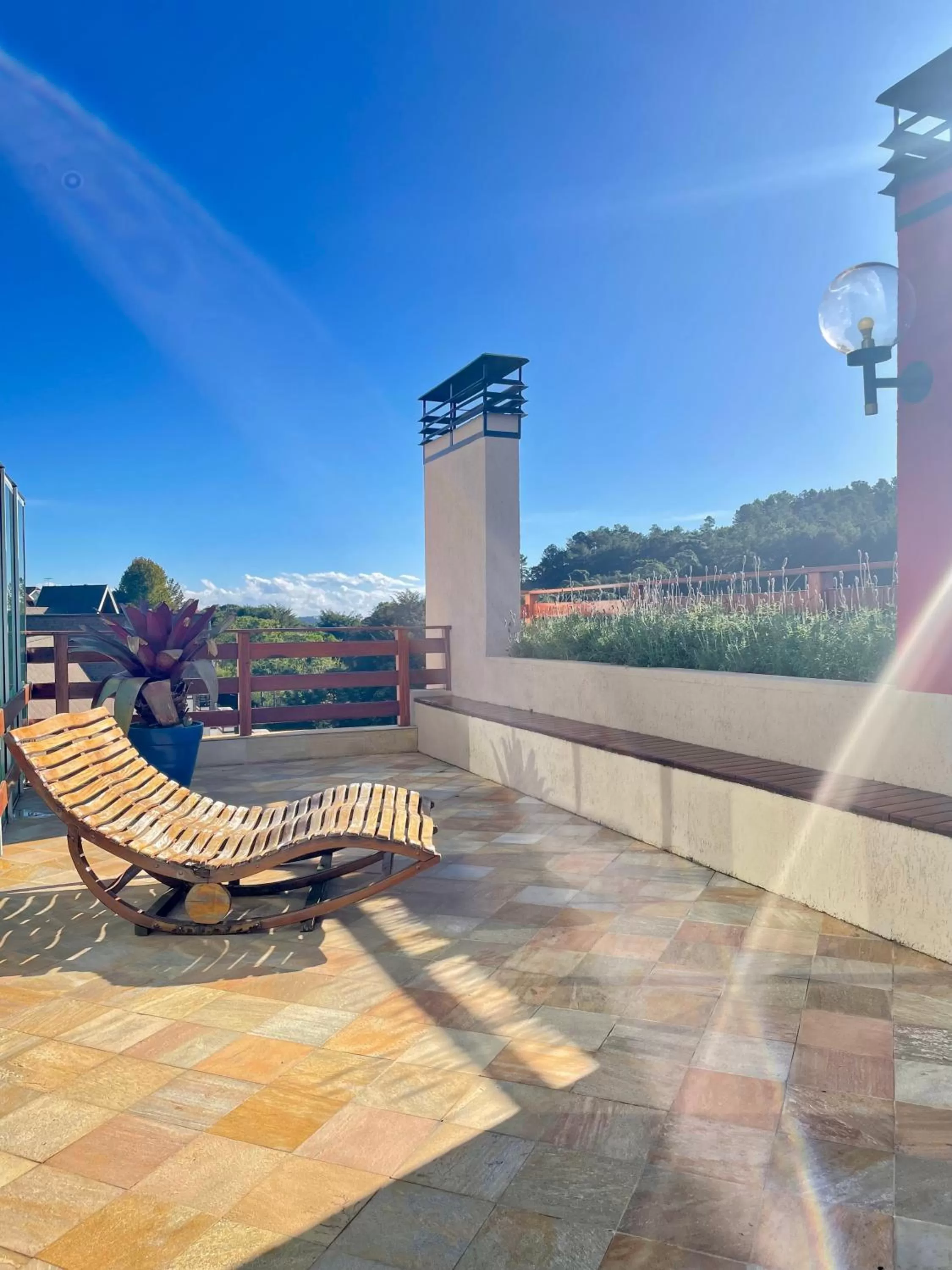 Solarium in MineirINN l Piscina Aquecida e Hidro na Montanha