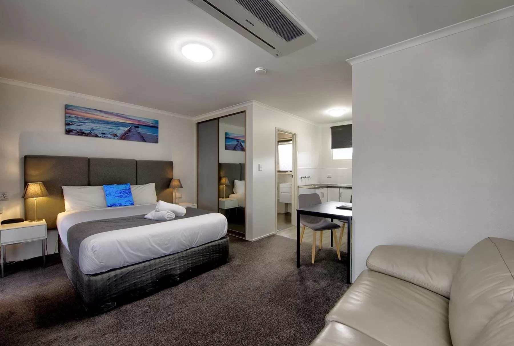 Guests, Bed in Frankston Motel