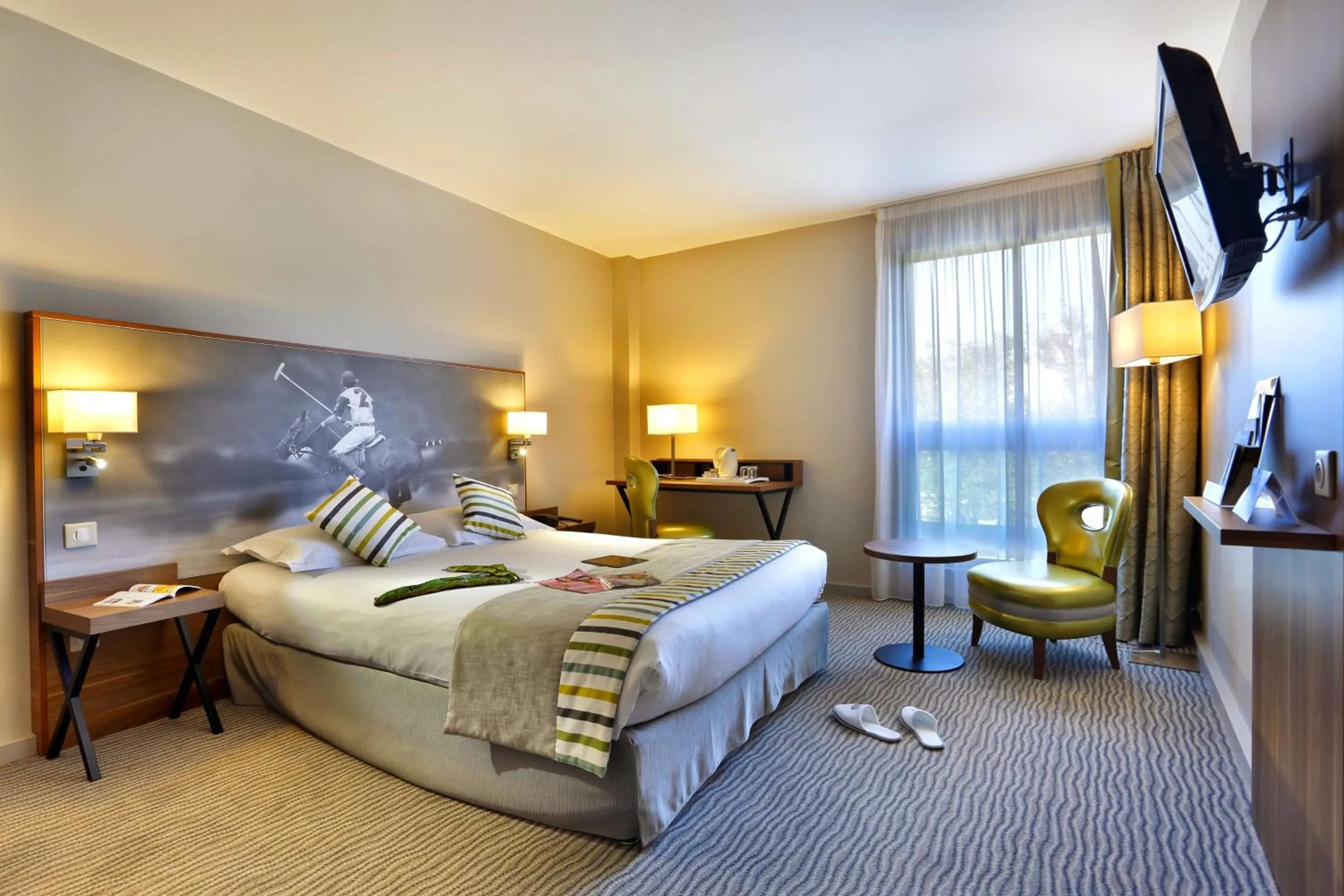 Photo of the whole room, Bed in Best Western Plus Hotel Du Parc Chantilly