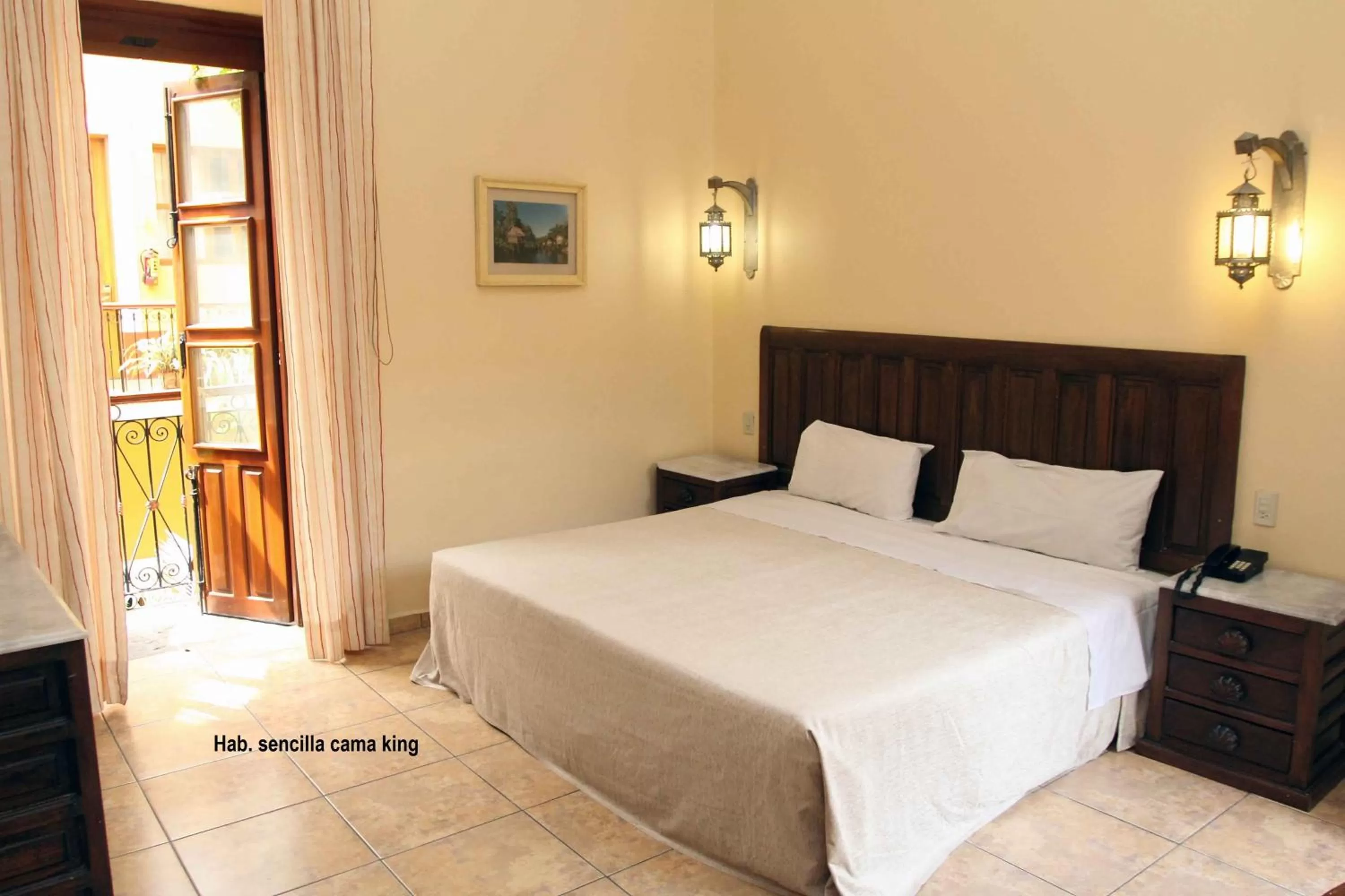 Photo of the whole room, Bed in Hotel San Francisco Plaza