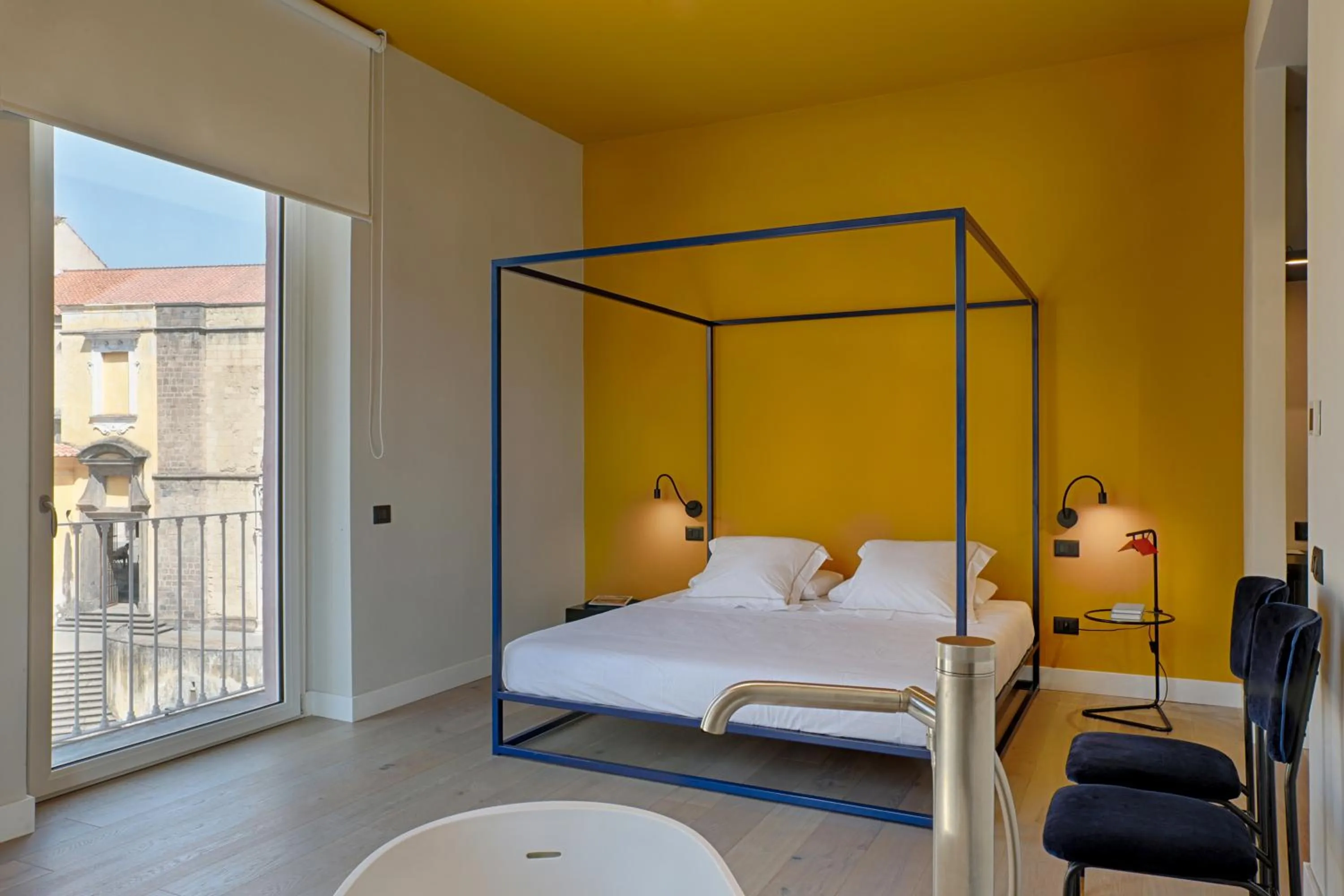 Photo of the whole room, Bed in Casa Pacifico Napoli