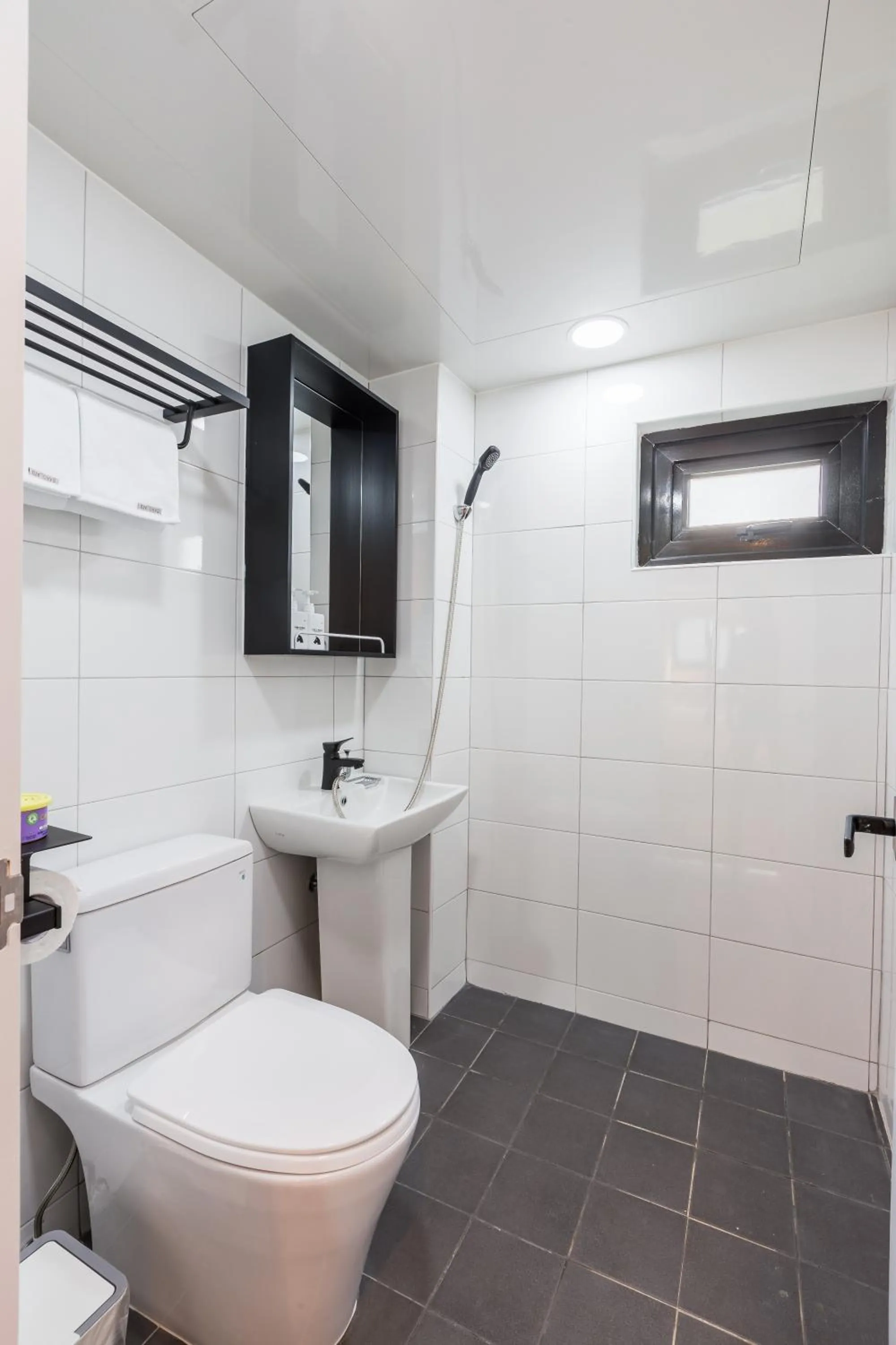 Shower in Hotel Baroato 2nd