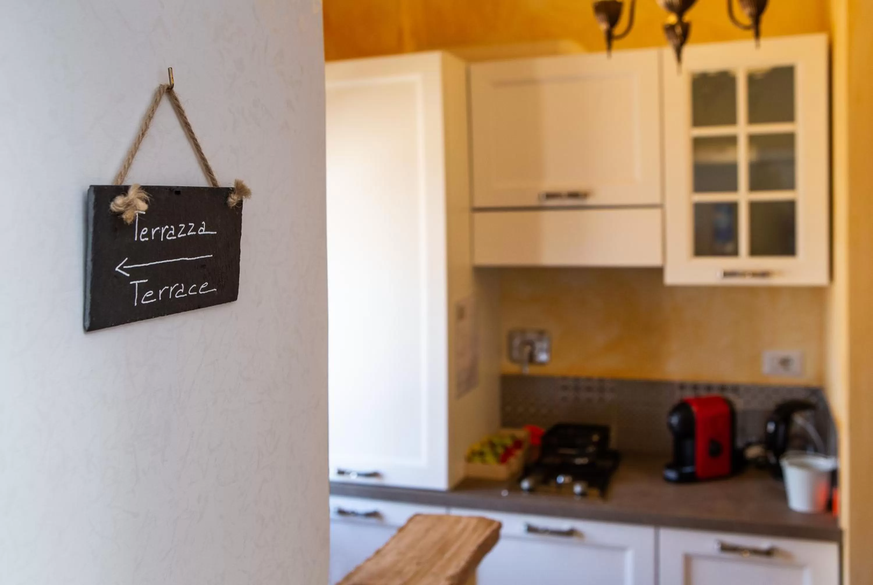 Living room, Kitchen/Kitchenette in B&B Buonfiglio Cicconcelli - Terrazza panoramica