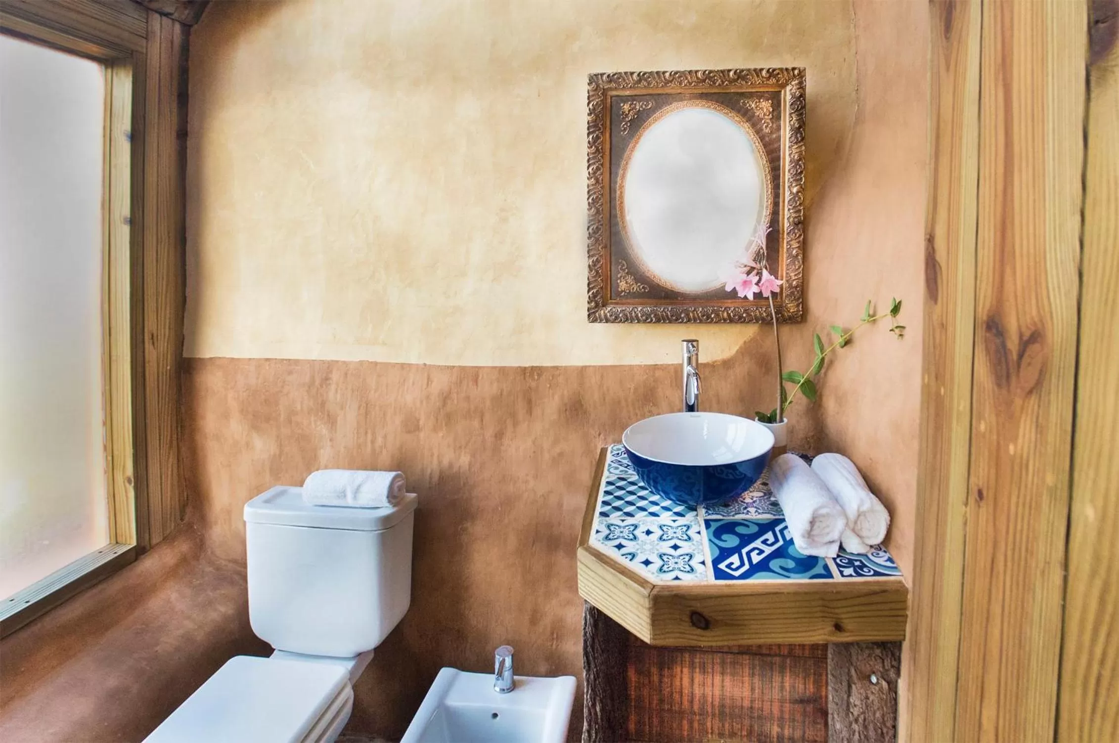 Bathroom in Caliu Earthship Ecolodge