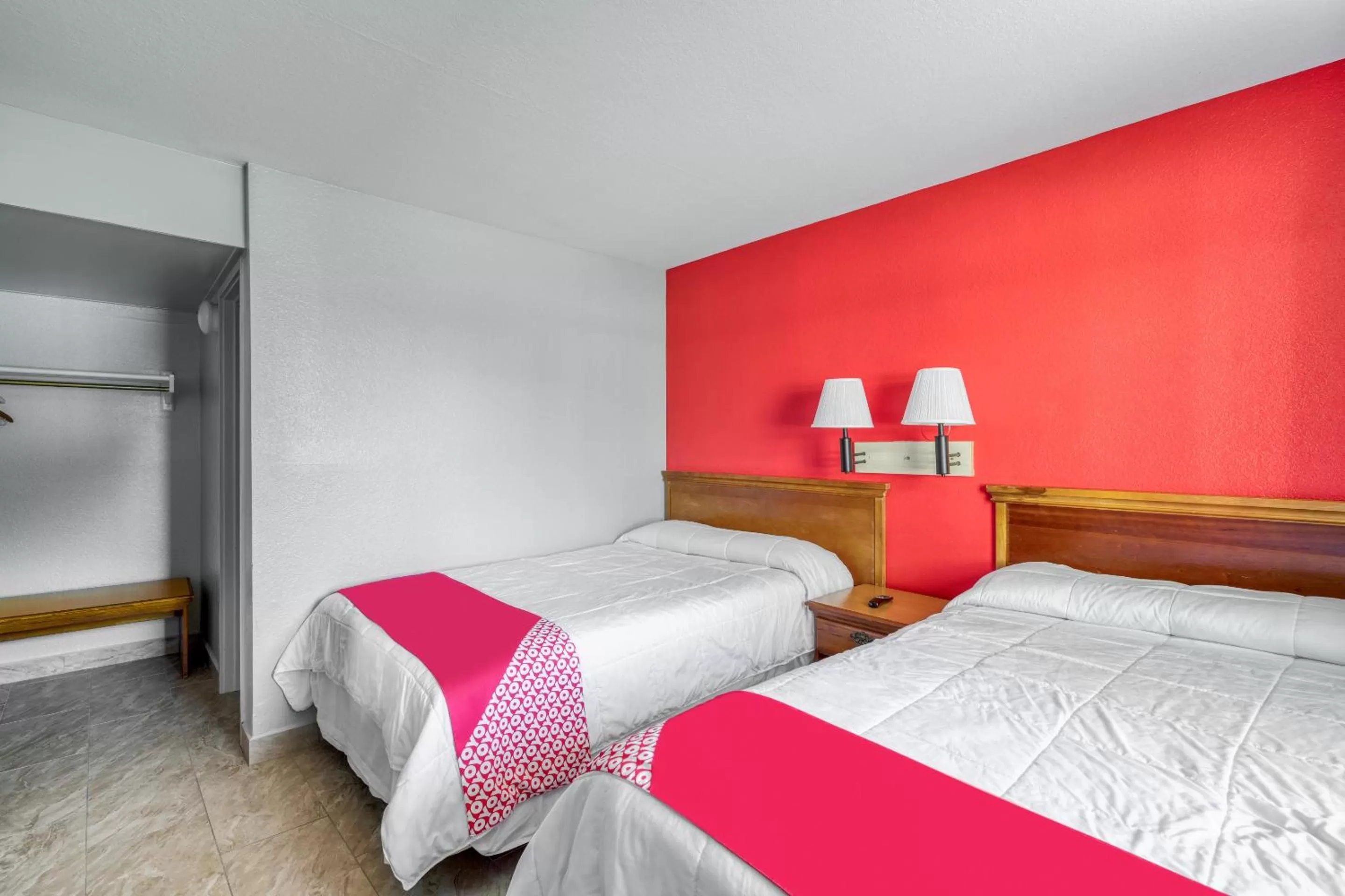 Bedroom, Bed in OYO Hotel Houston Southwest I-69