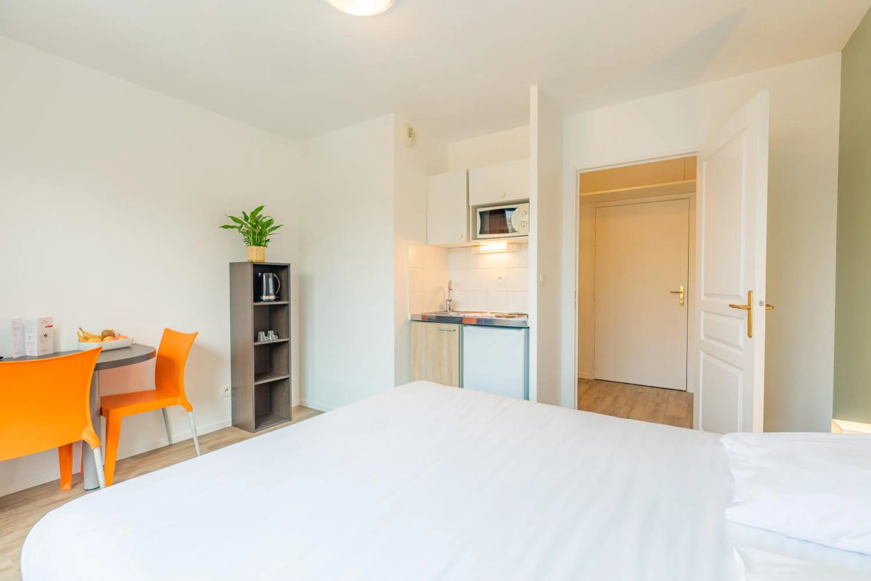 Photo of the whole room, Bed in Appart'City Classic Bourg-en-Bresse