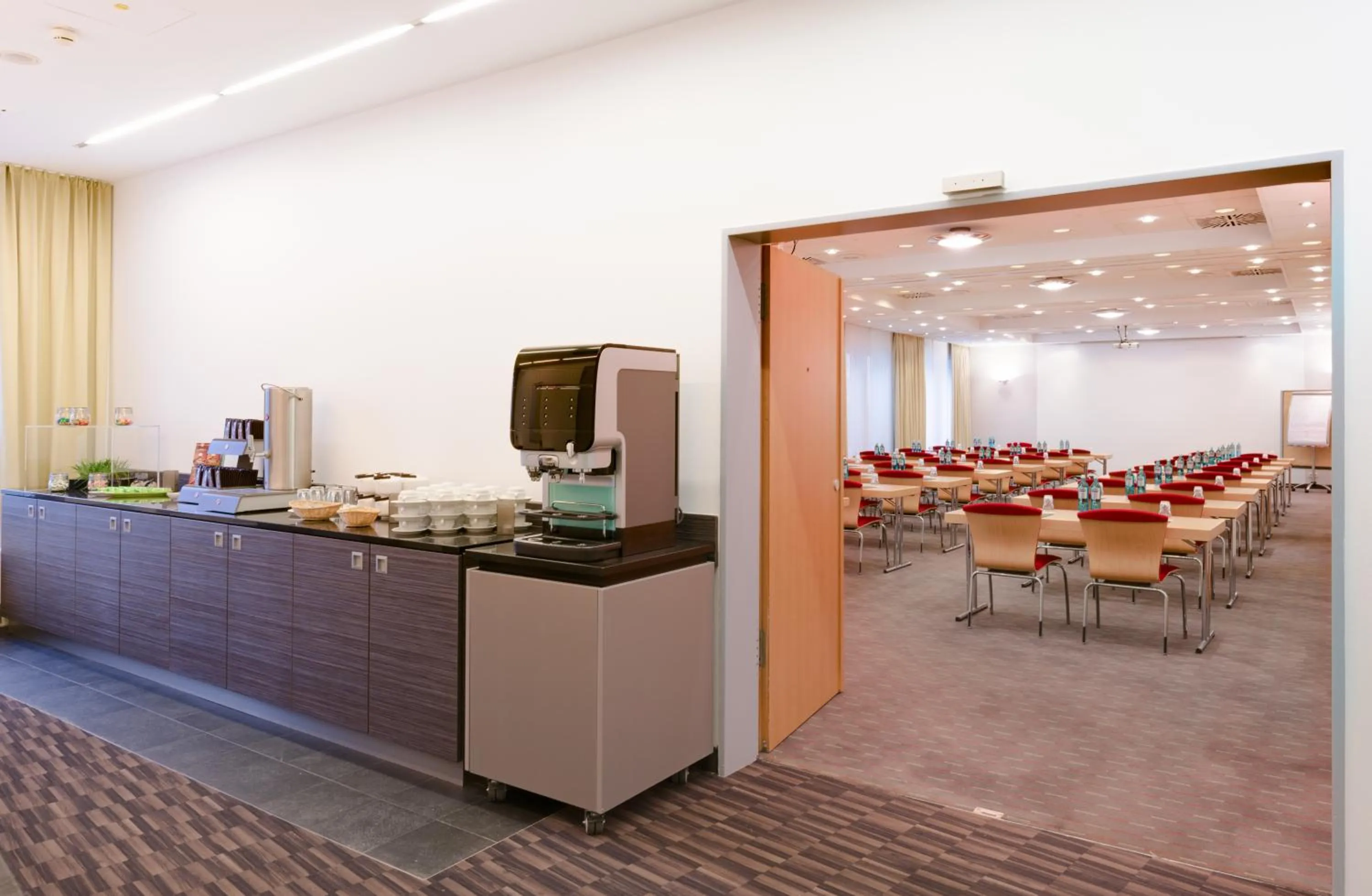 Meeting/conference room in Novina Hotel Wöhrdersee Nürnberg City