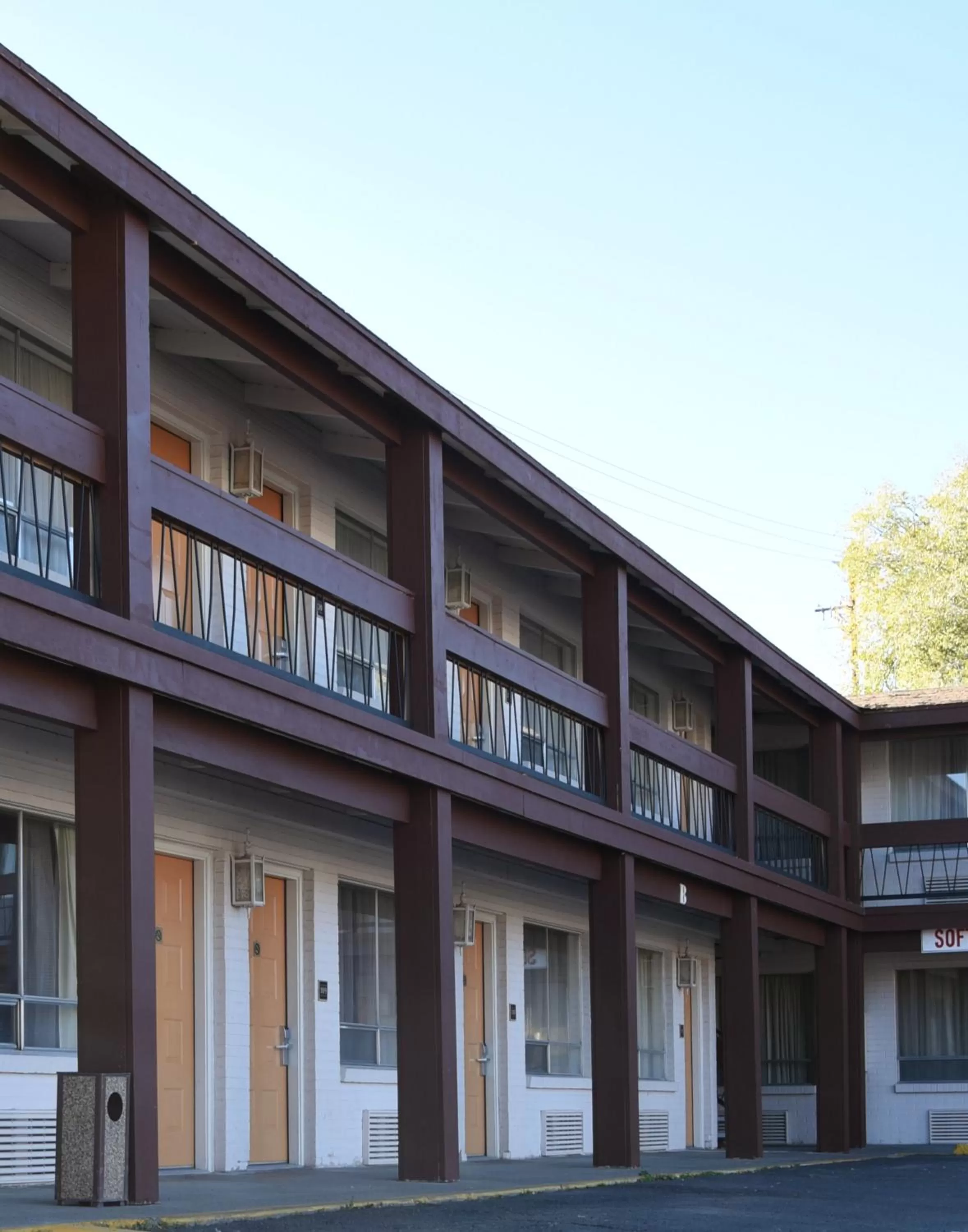 Property building in Thunderbird Motel