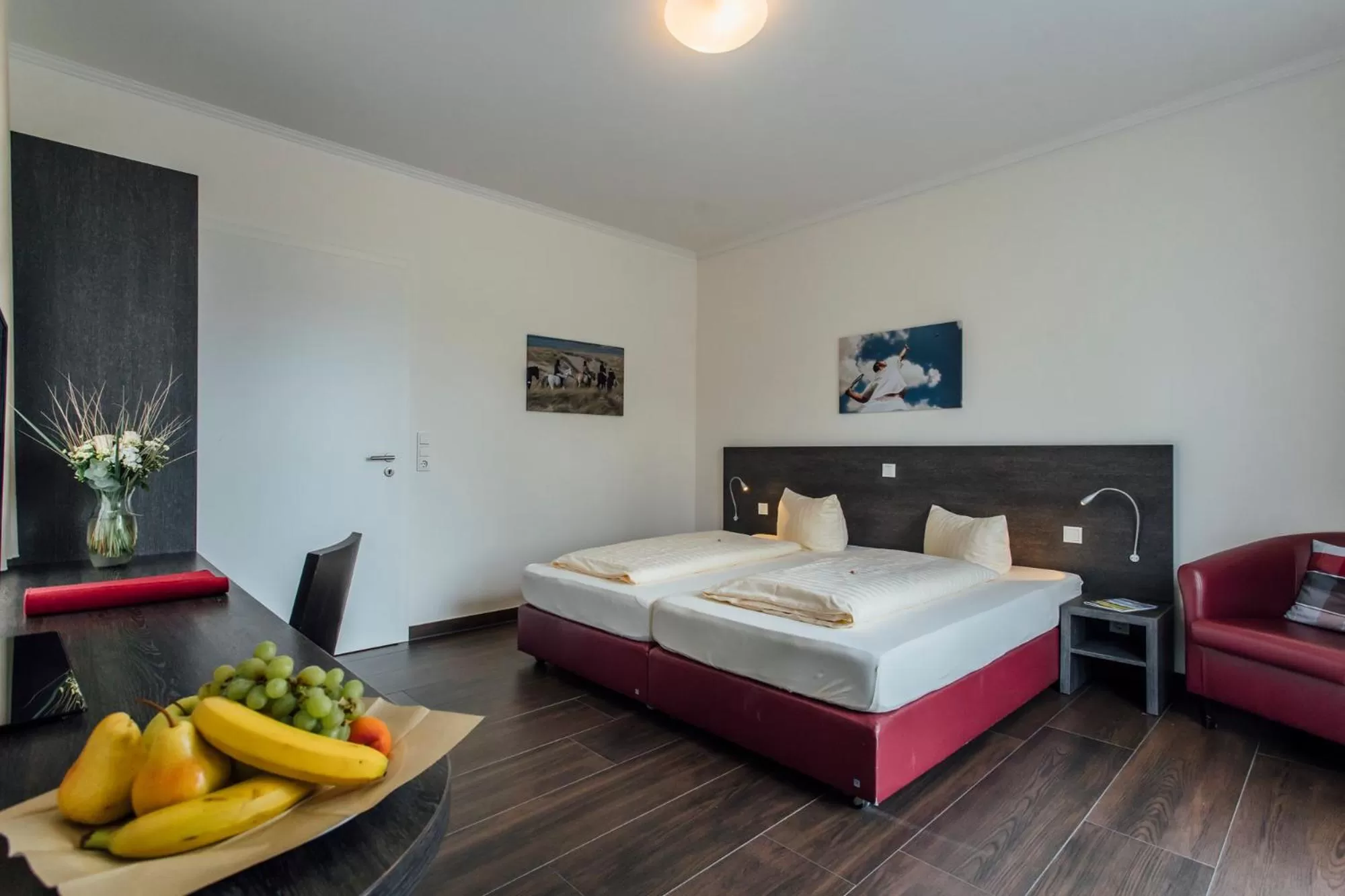 Photo of the whole room, Bed in Hotel Bloemfontein