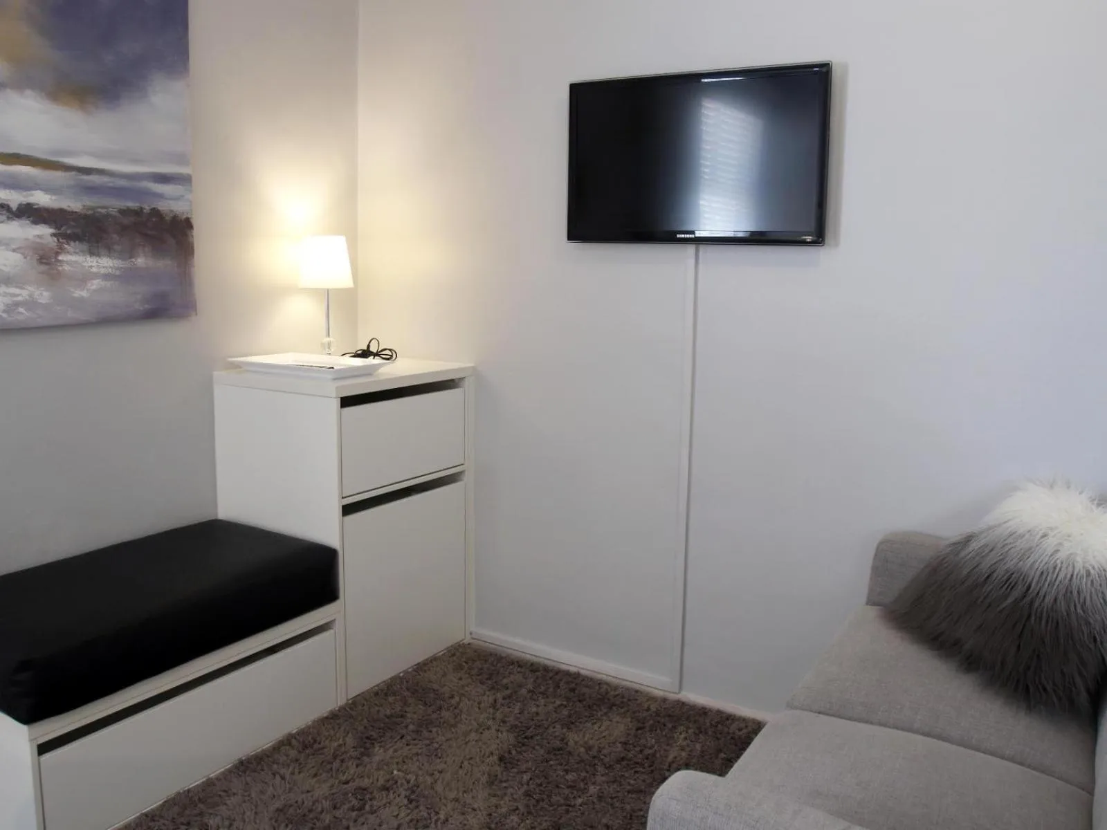 TV and multimedia in Dolphin Inn Guesthouse