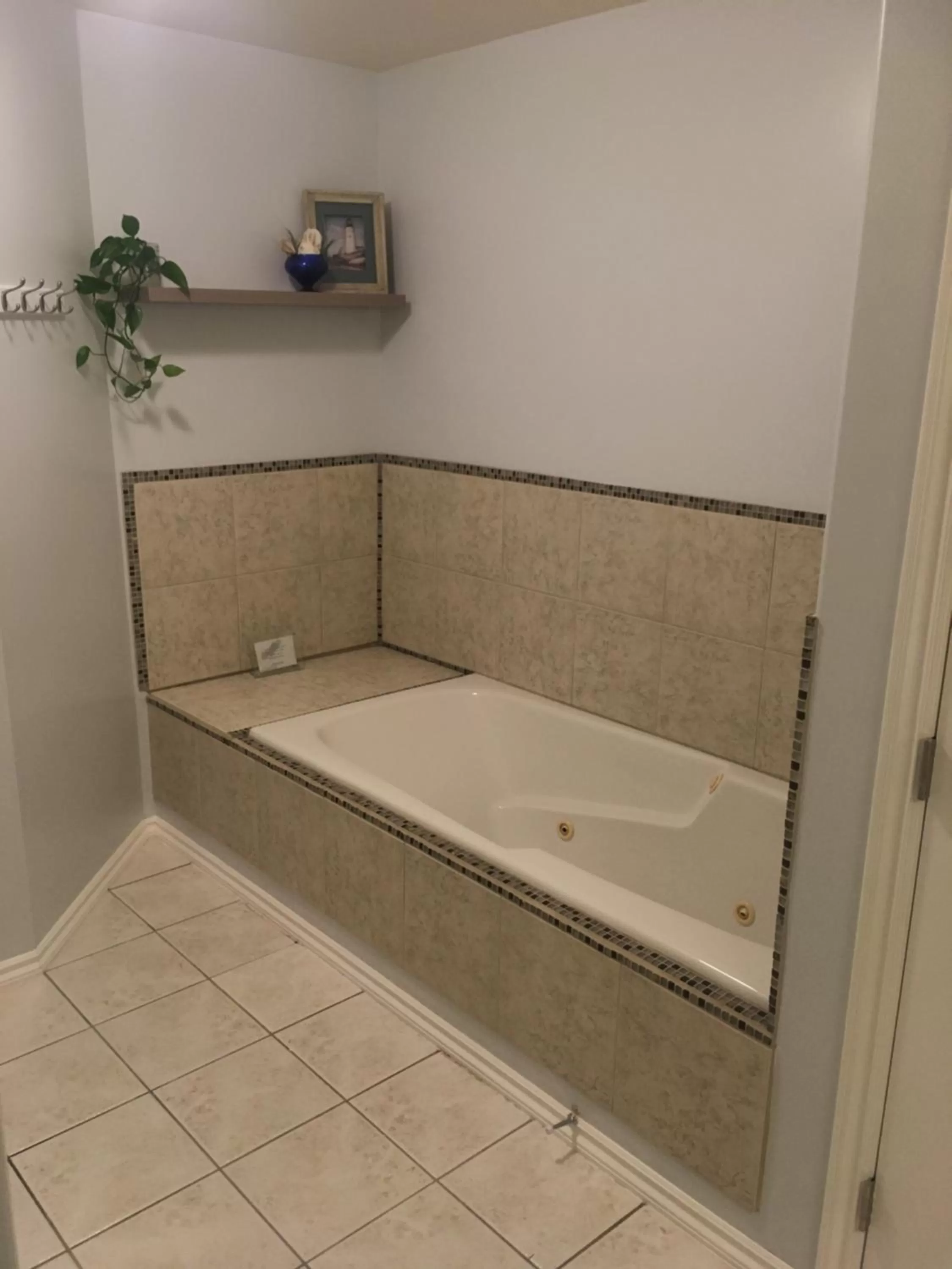 Bath, Bathroom in Long Lake Waterfront Bed and Breakfast