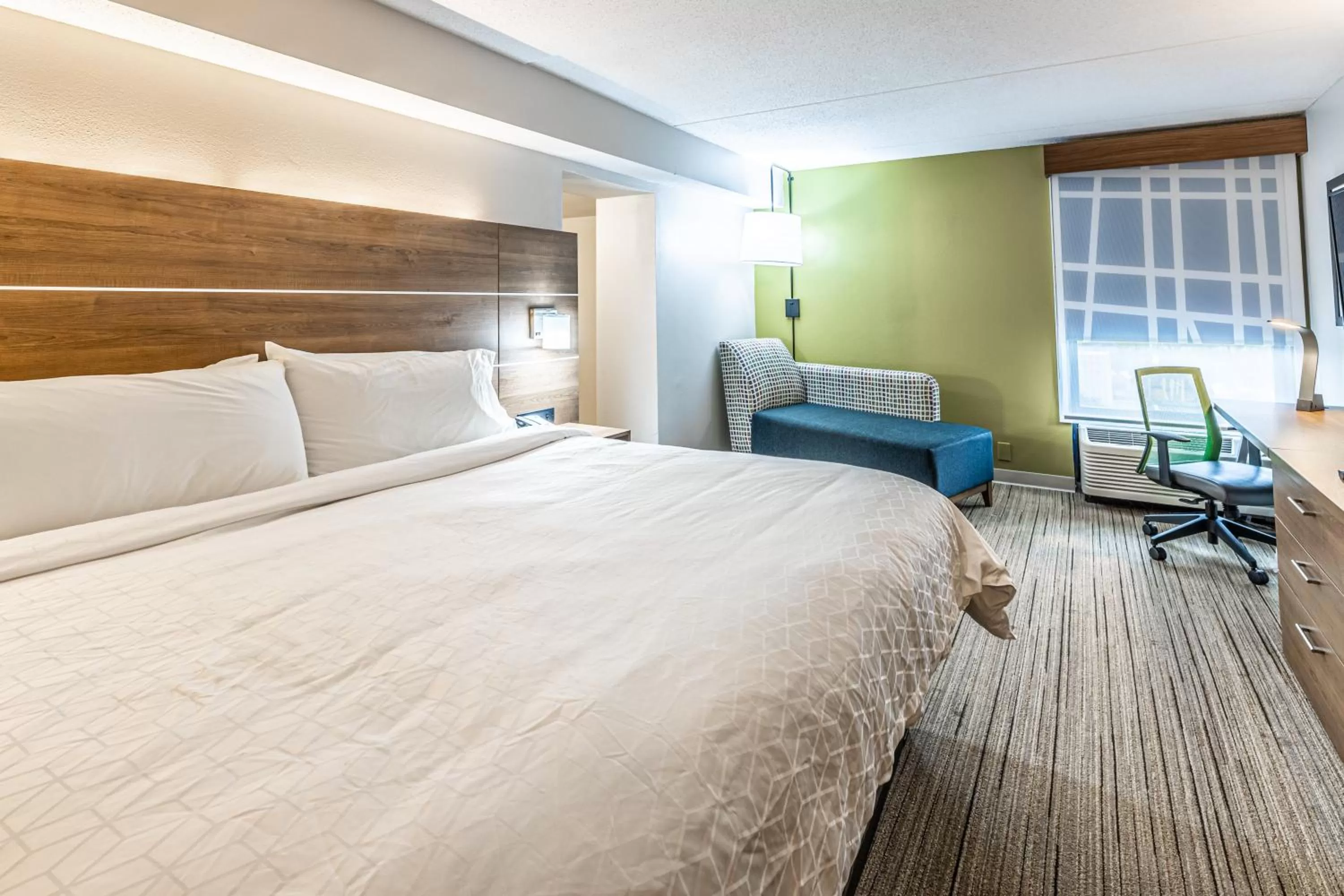 Photo of the whole room, Bed in Holiday Inn Express Indianapolis South by IHG
