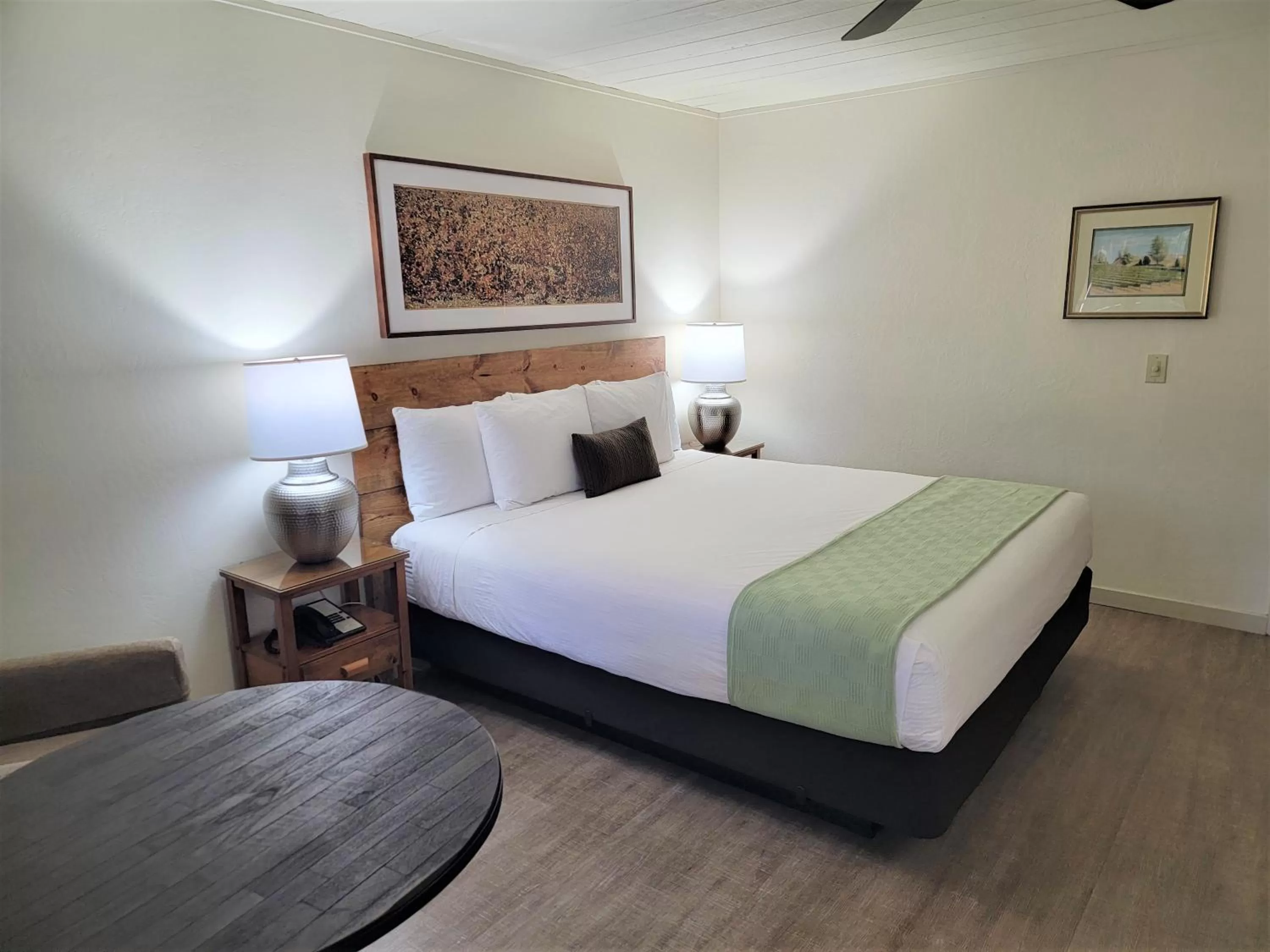 Bedroom, Bed in El Pueblo Inn