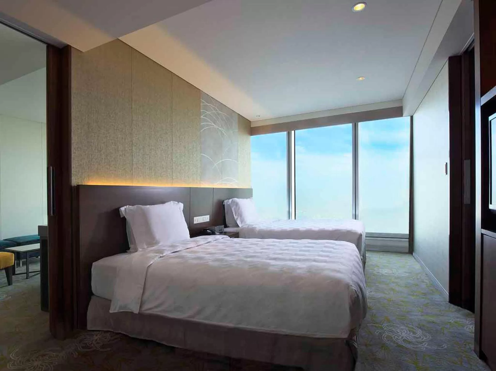 Junior Suite Twin Room - Non-Smoking in Osaka Marriott Miyako Hotel