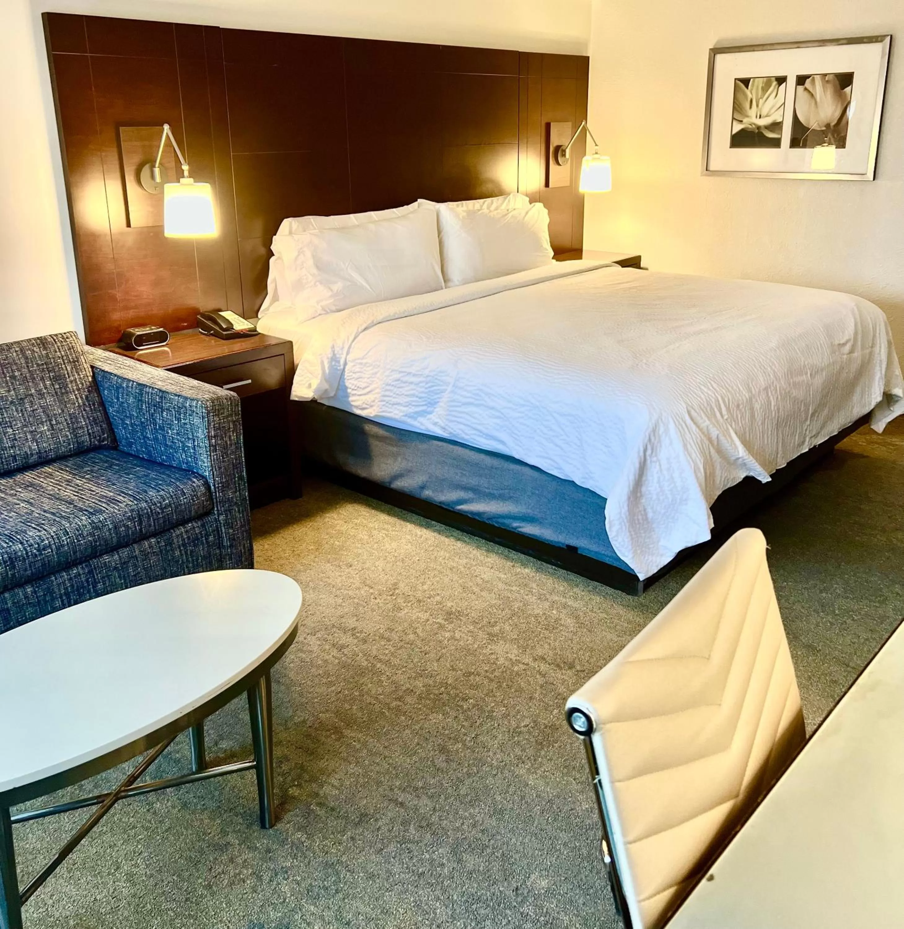 Bed in Holiday Inn Virginia Beach - Norfolk by IHG