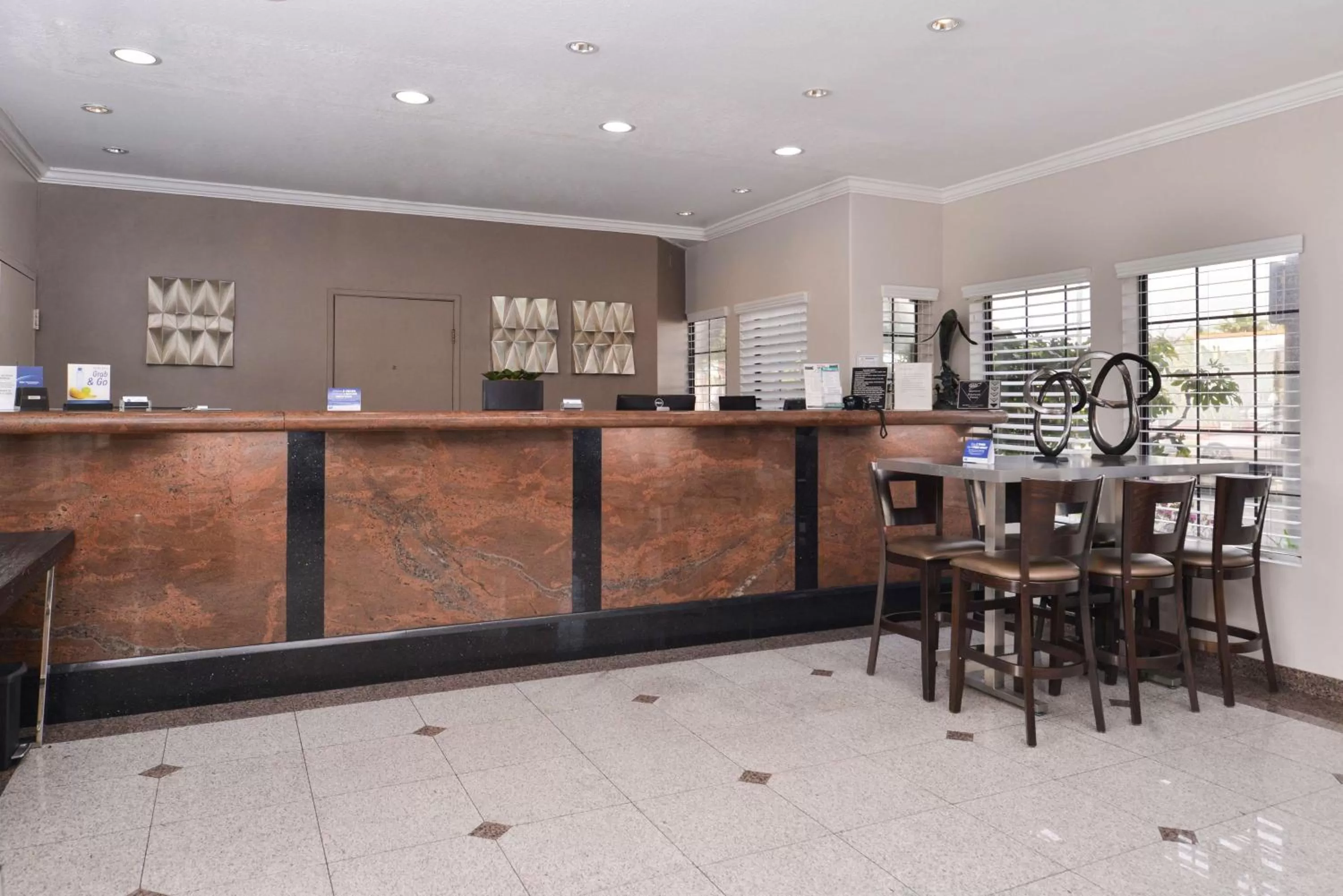 Lobby or reception in Best Western Airpark Hotel - Los Angeles LAX Airport