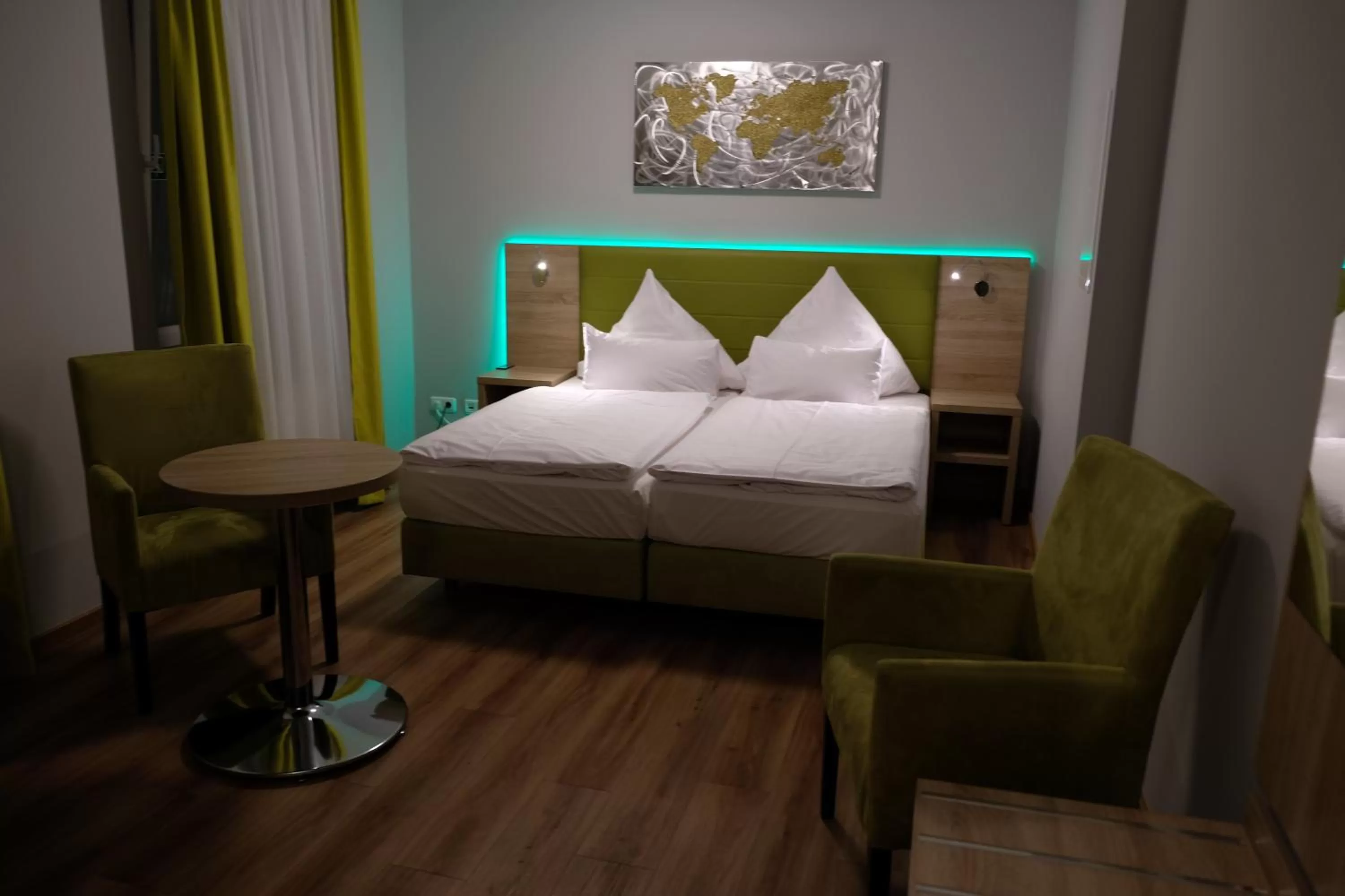 Photo of the whole room, Bed in Minx – CityHotels