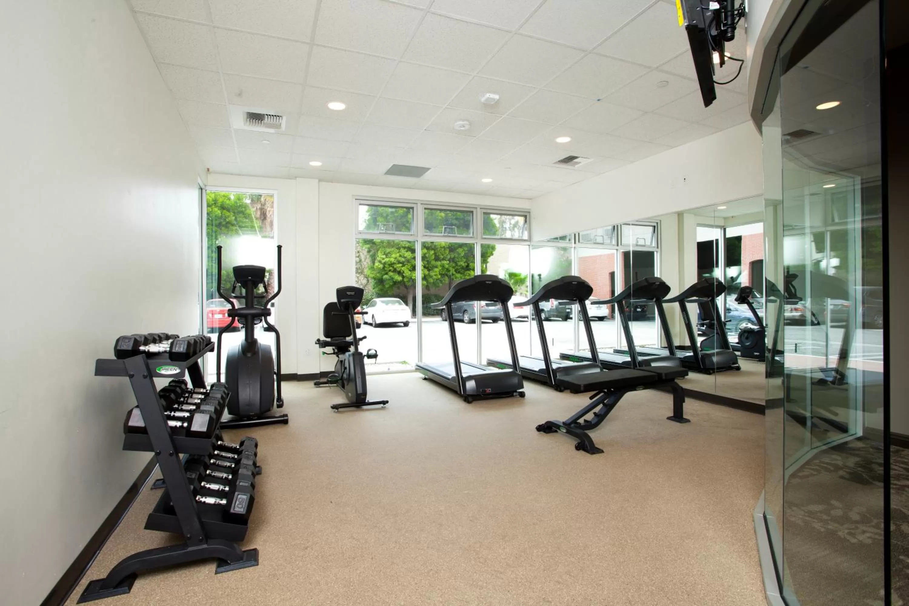 Fitness centre/facilities in Redac Gateway Hotel Torrance