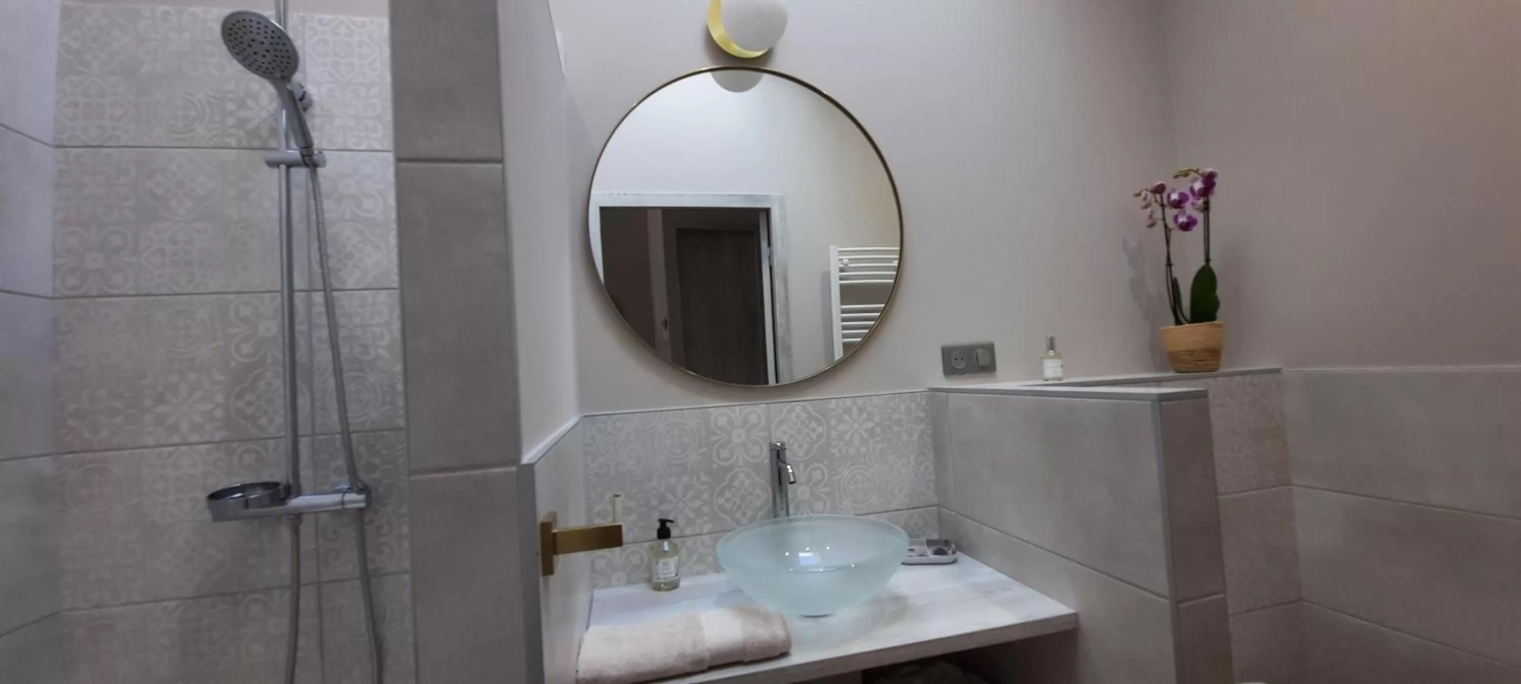 Bathroom in Bel Aujourd'hui Spa Sauna