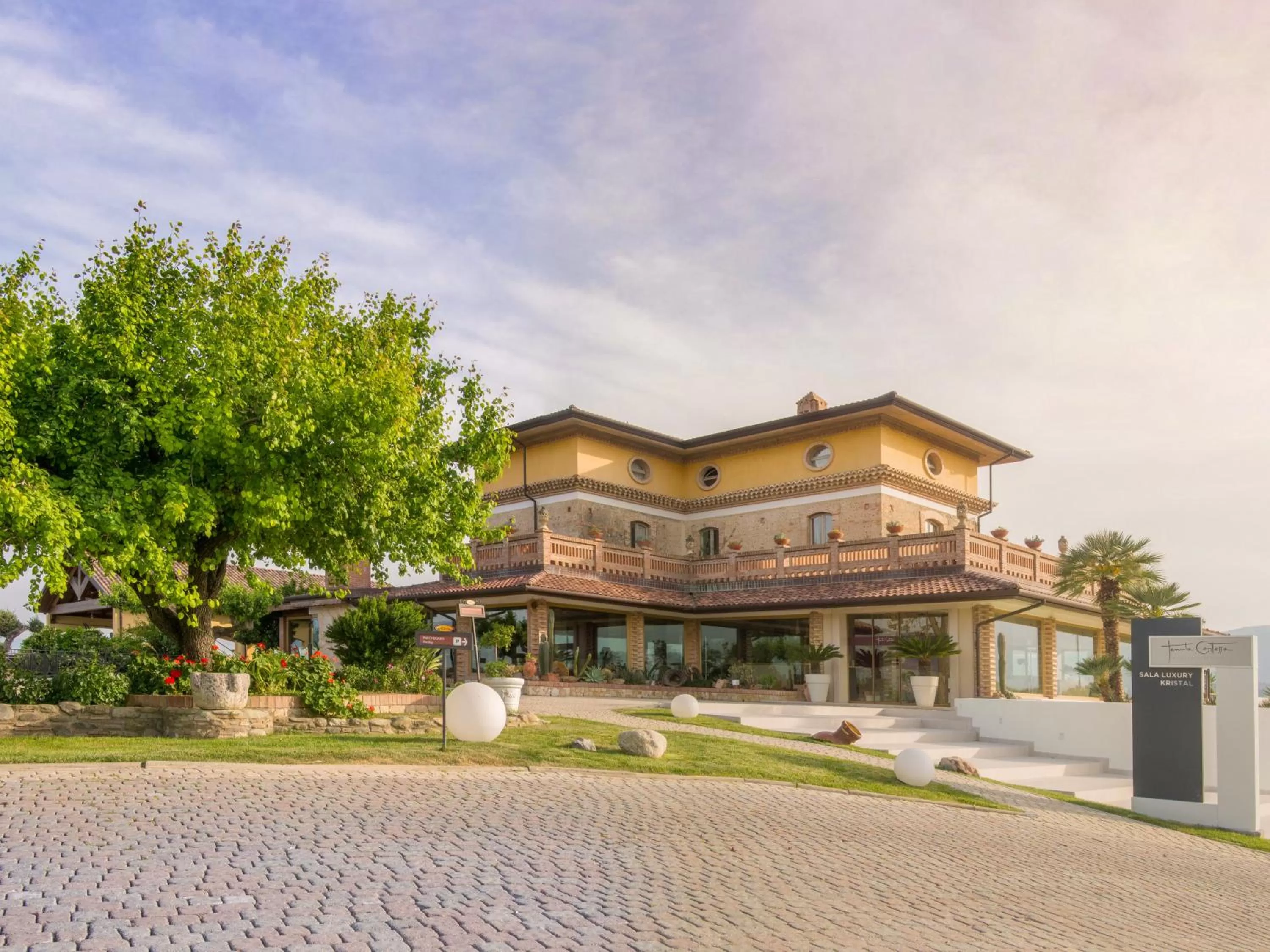 Property building in UNA HOTELS Tenuta Contessa Farm & SPA Cosenza