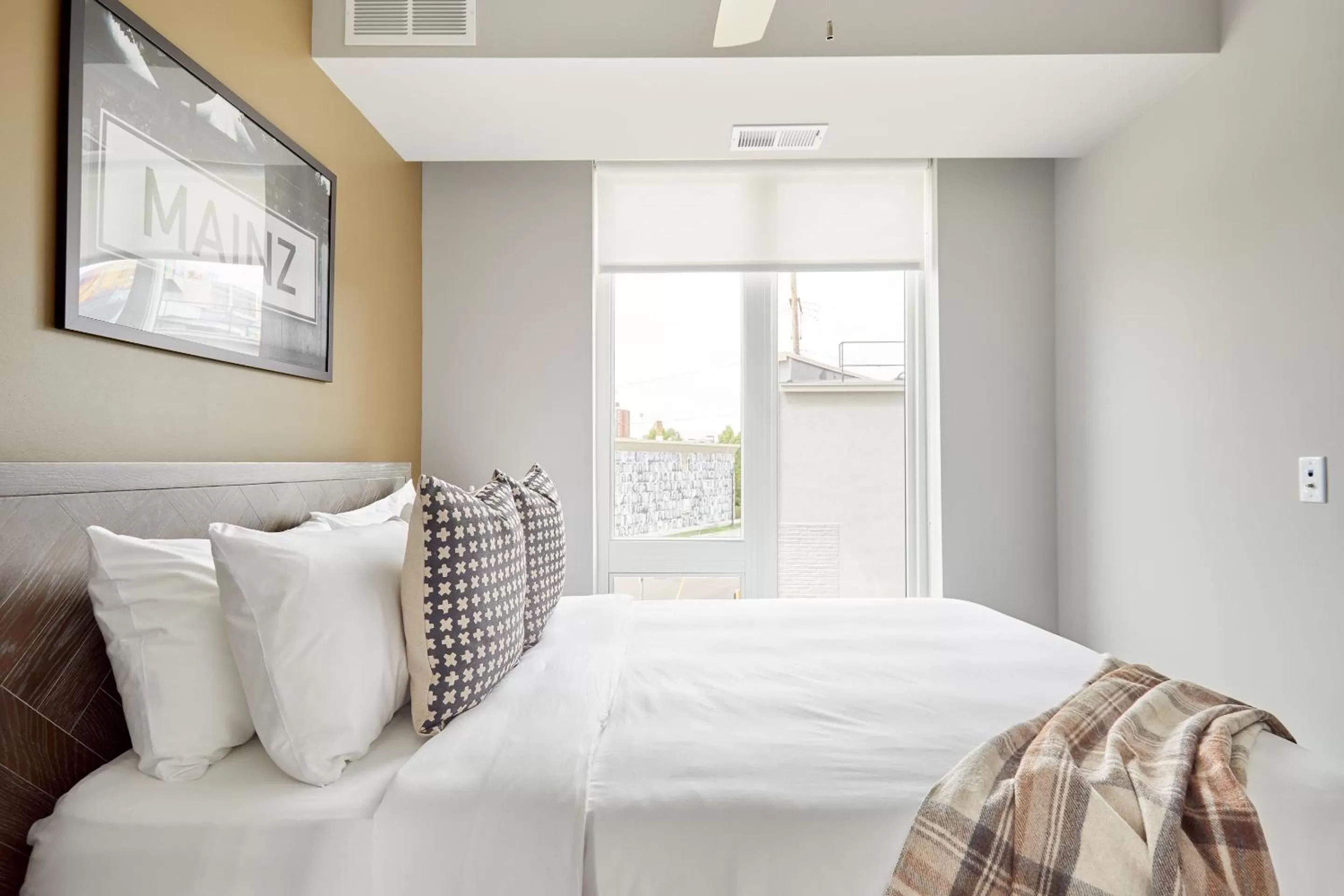 Living room, Bed in Sonder at LUNA