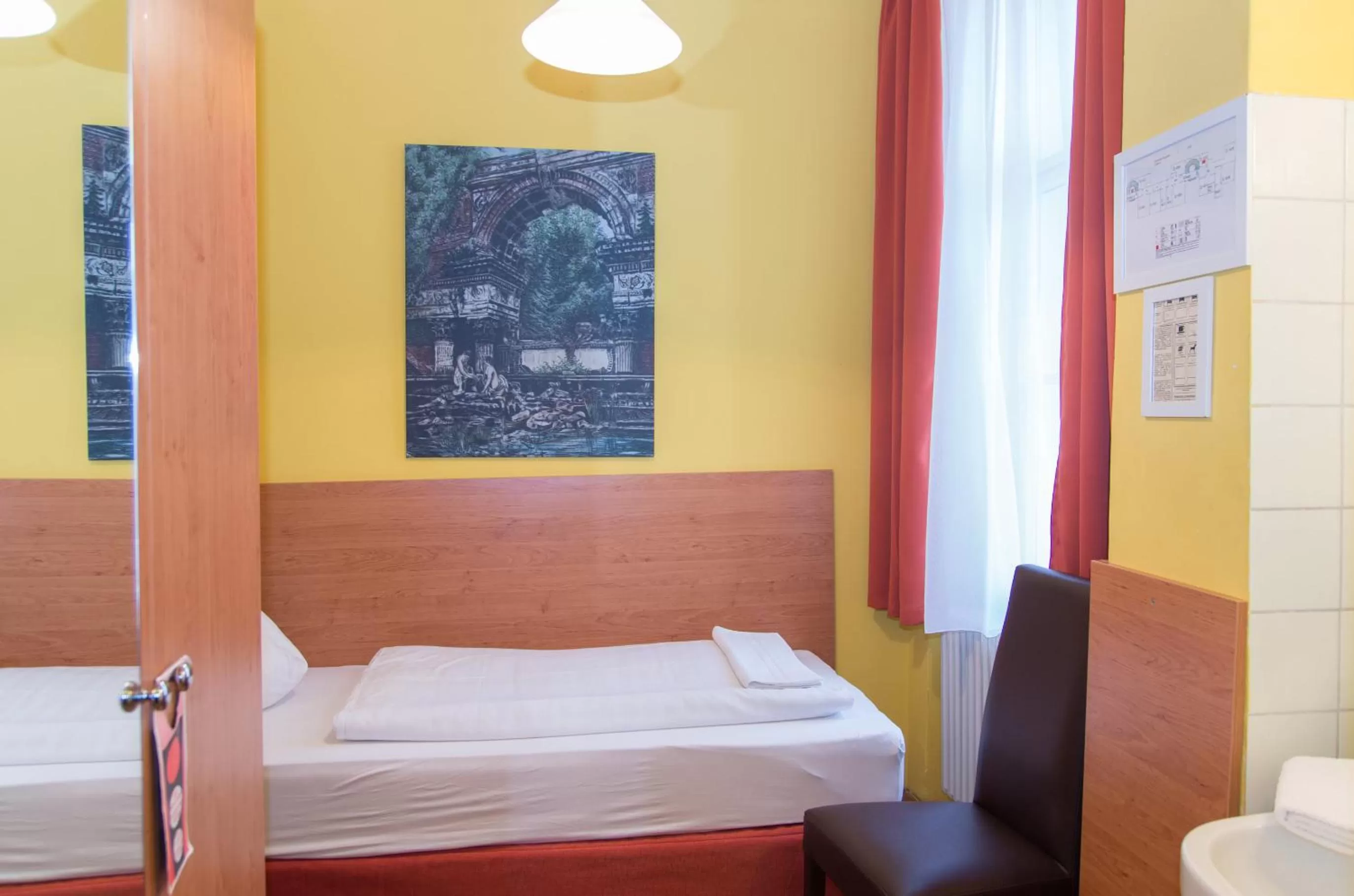 Photo of the whole room, Bed in Pension Lehrerhaus