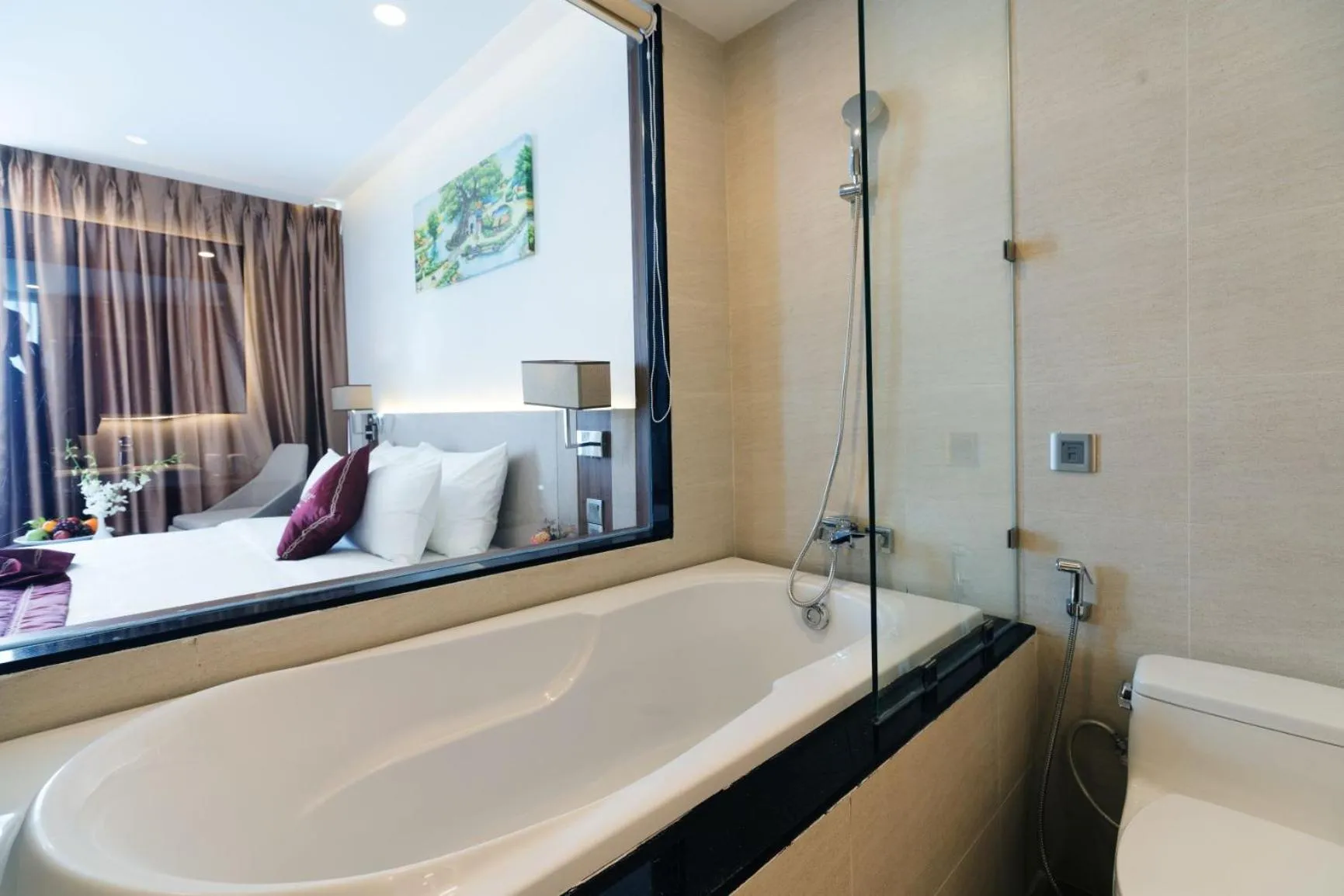 Bathroom, Bed in LeMore Hotel Nha Trang