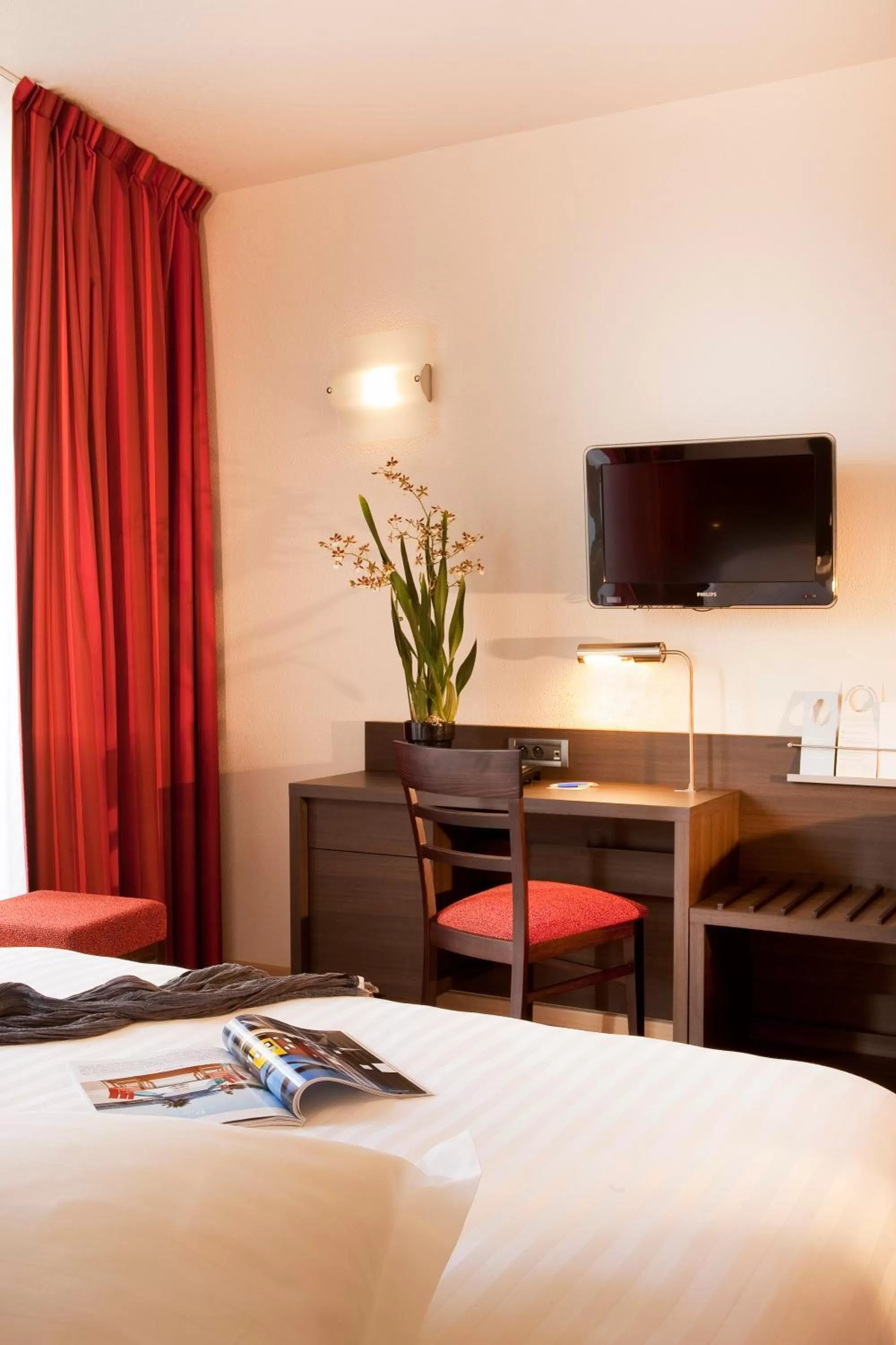 Deluxe Double Room with Old Port Side View  in Escale Oceania Marseille Vieux Port