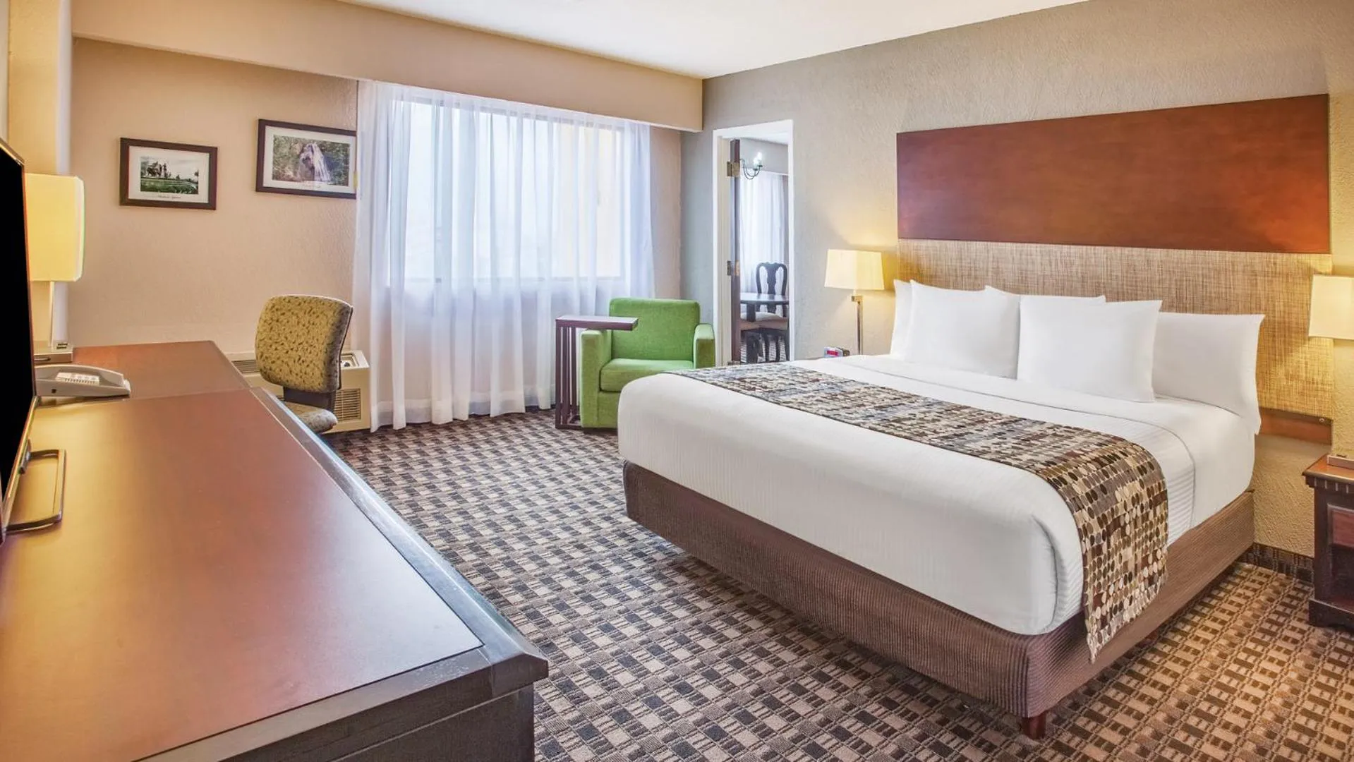 Bed in CHN Hotel Monterrey Norte, Trademark Collection by Wyndham