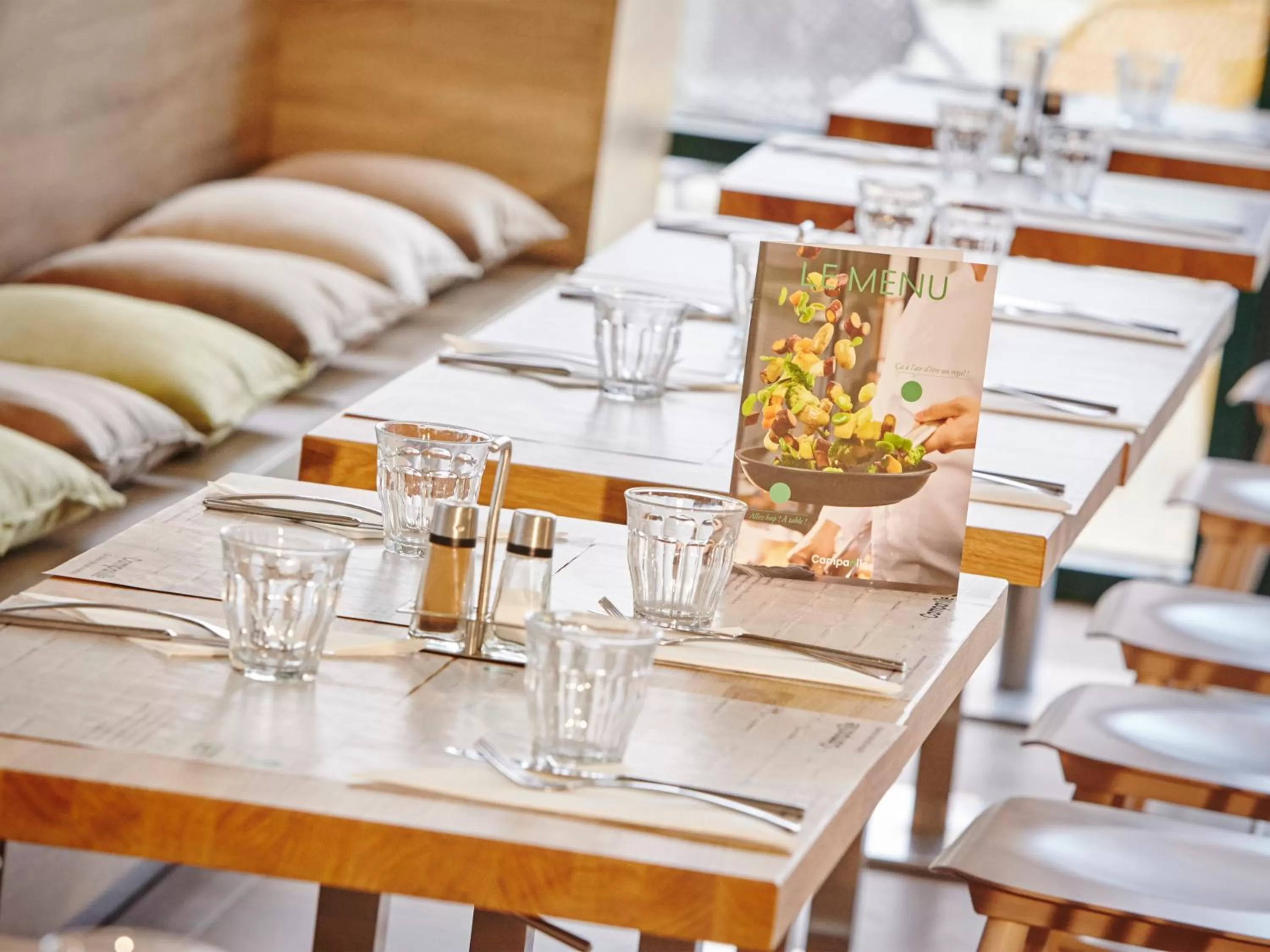 Restaurant/places to eat in Campanile Poitiers - Site du Futuroscope