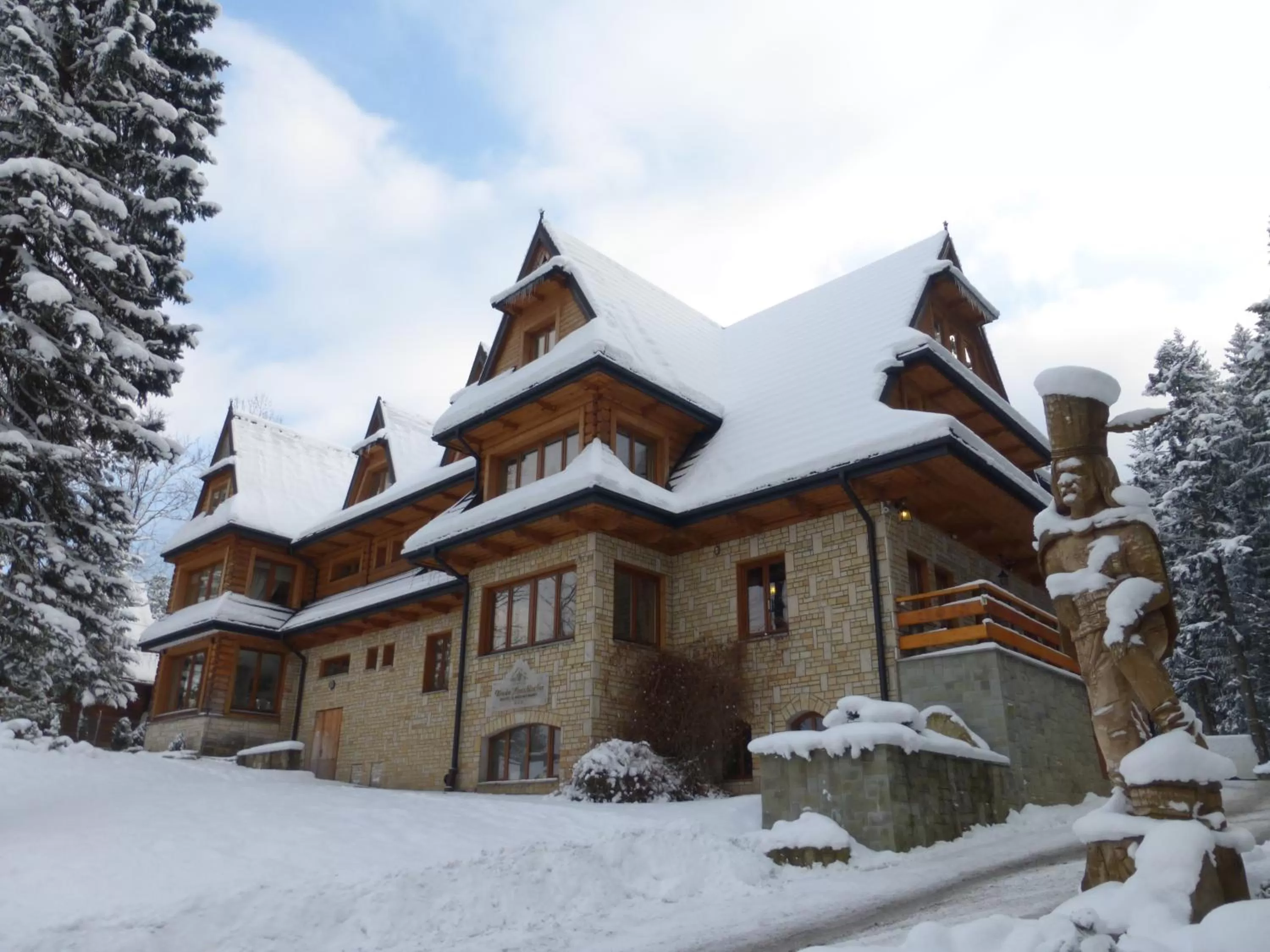 Facade/entrance in Hotel Dwór Karolówka