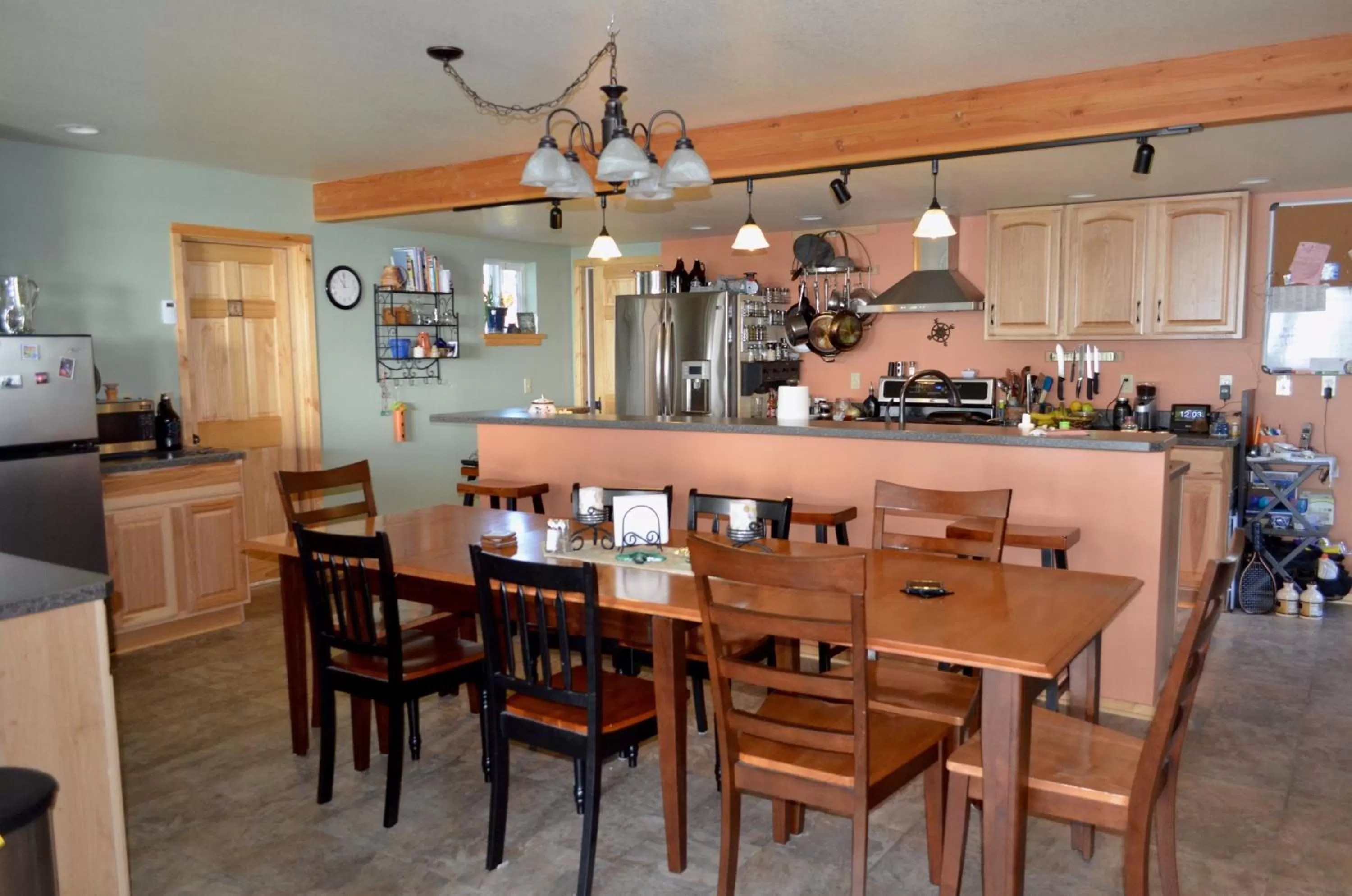 Restaurant/Places to Eat in Bay Avenue Inn