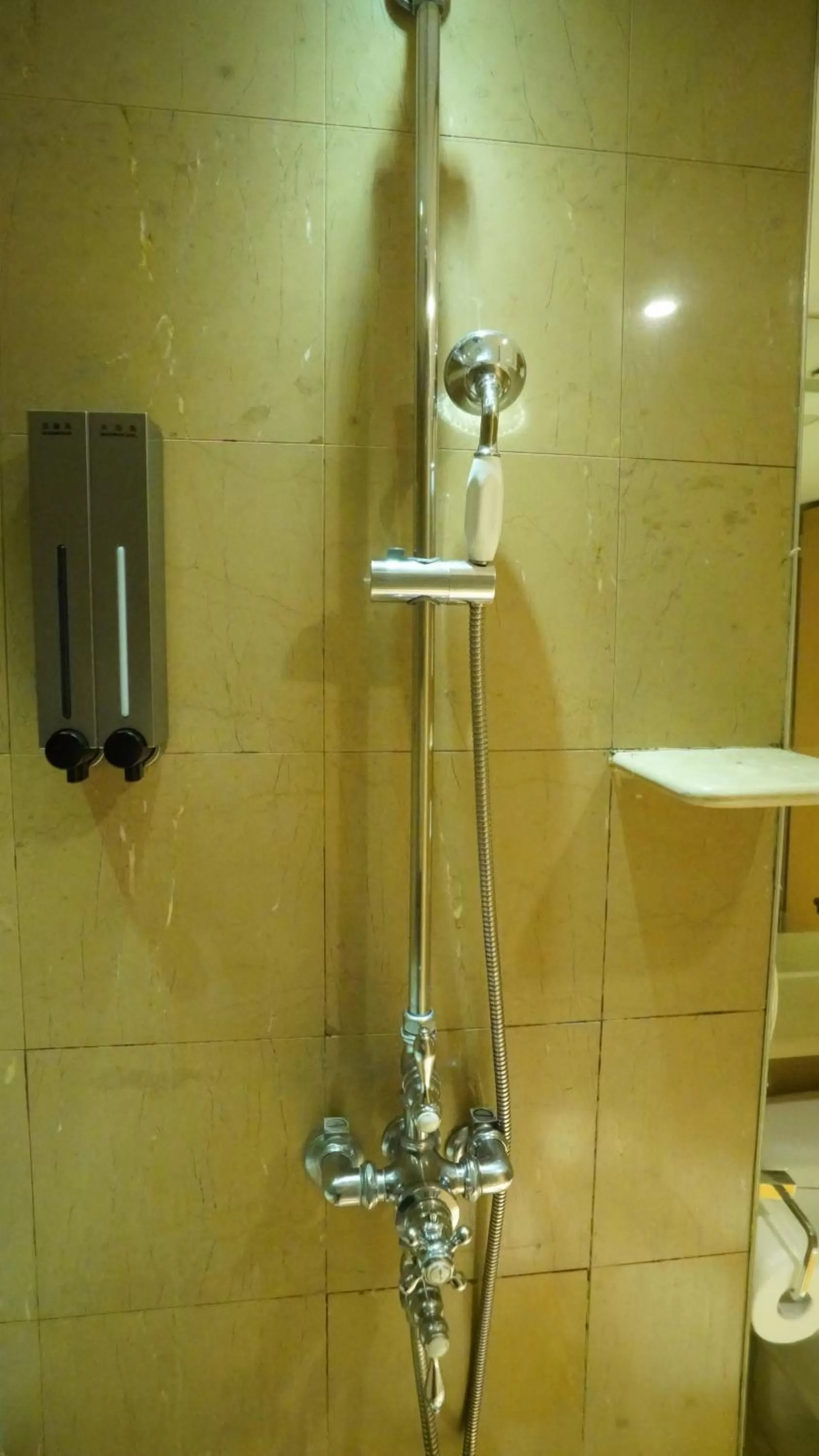 Shower in City Suites-Taipei Nanxi