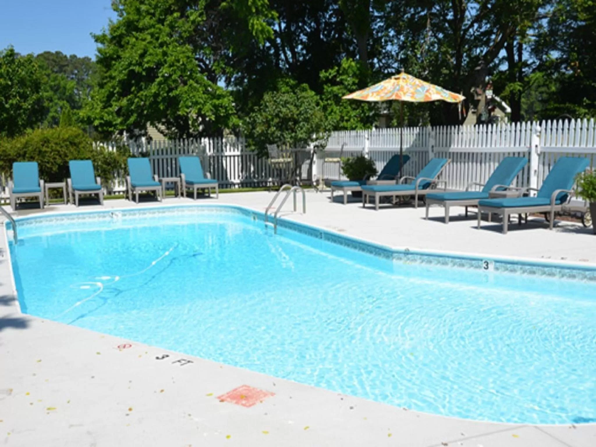 Swimming pool in Inn at Huntingfield Creek