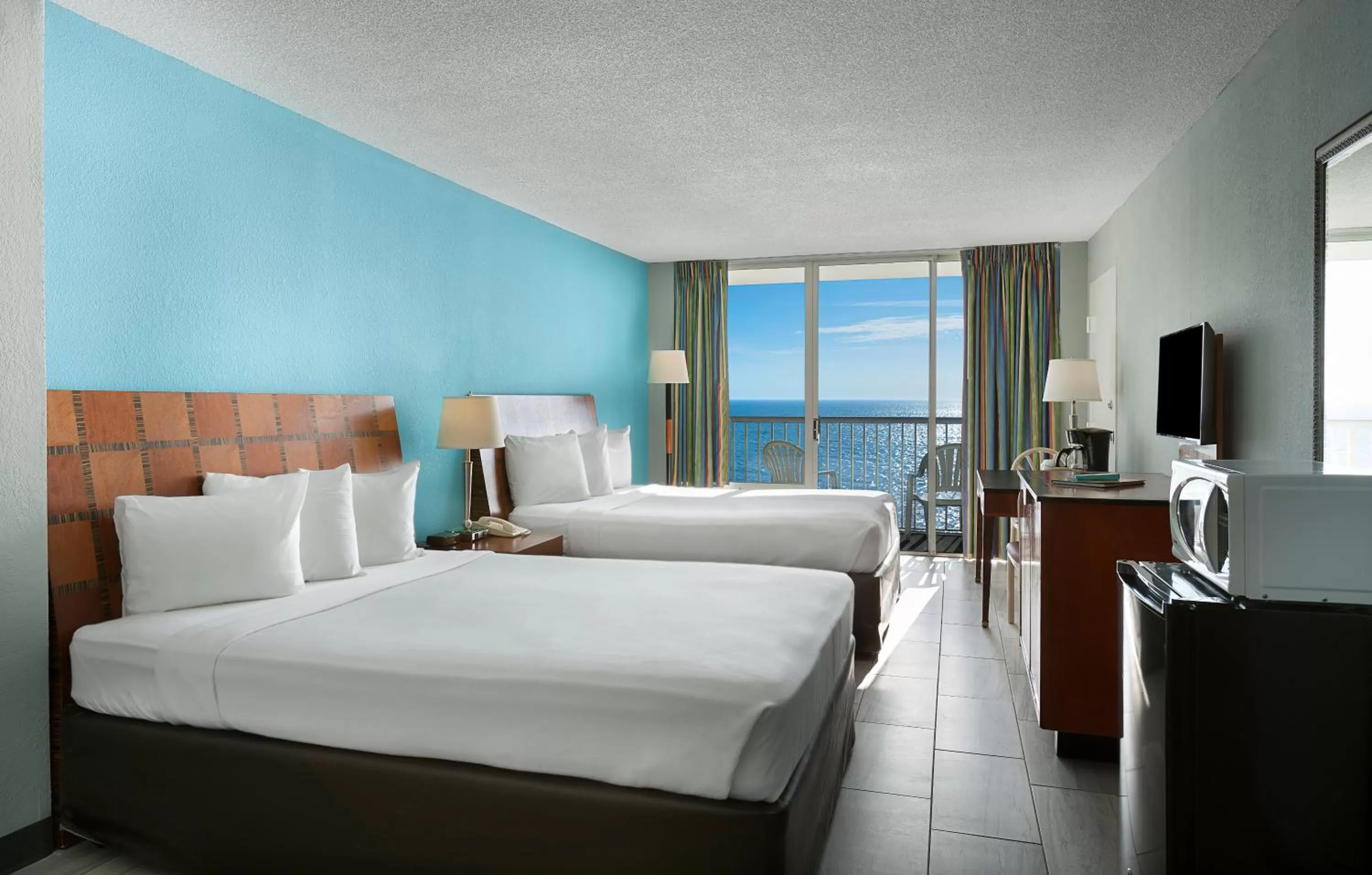 Photo of the whole room, Bed in Crown Reef Beach Resort and Waterpark