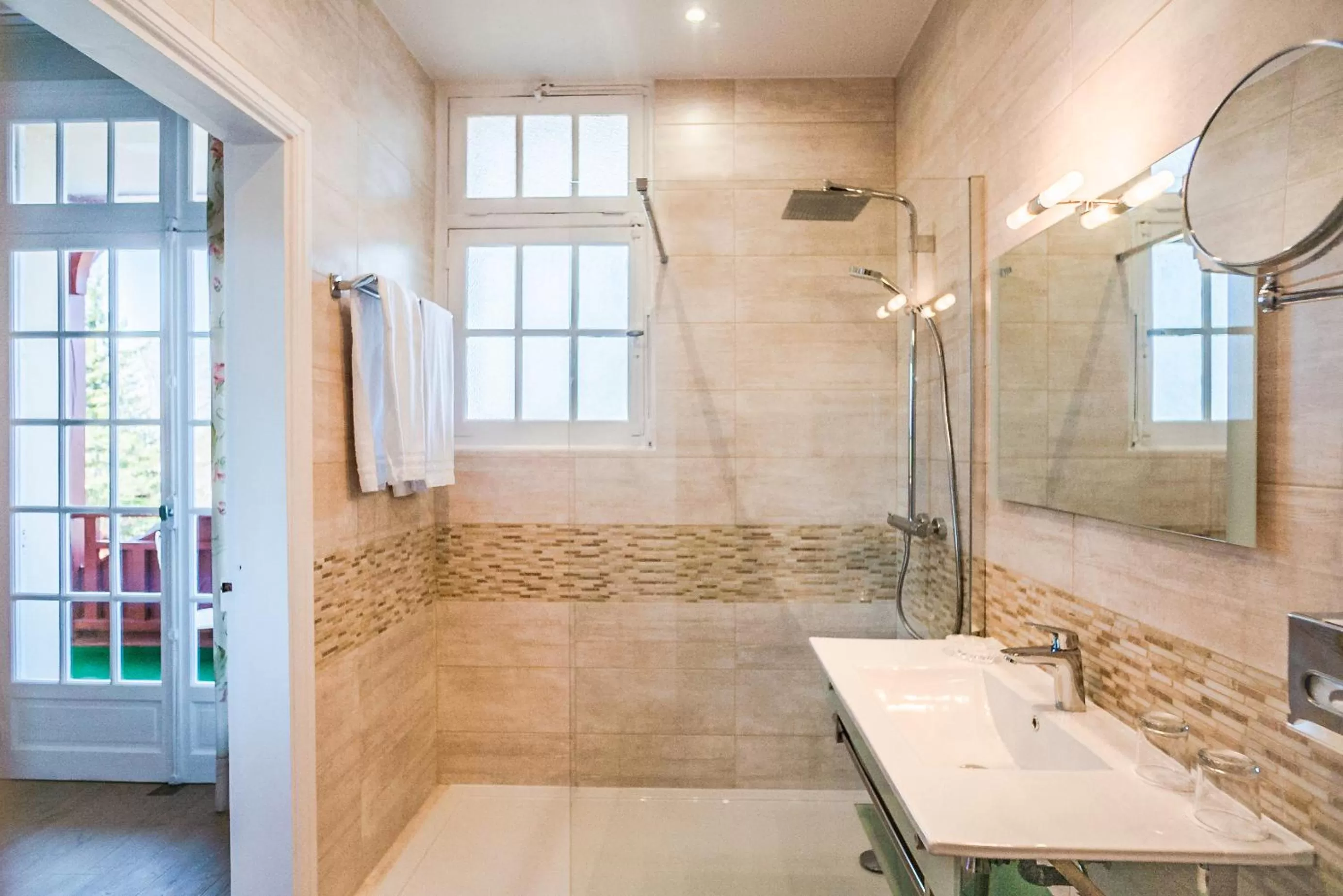 Shower in La Verniaz et ses Chalets