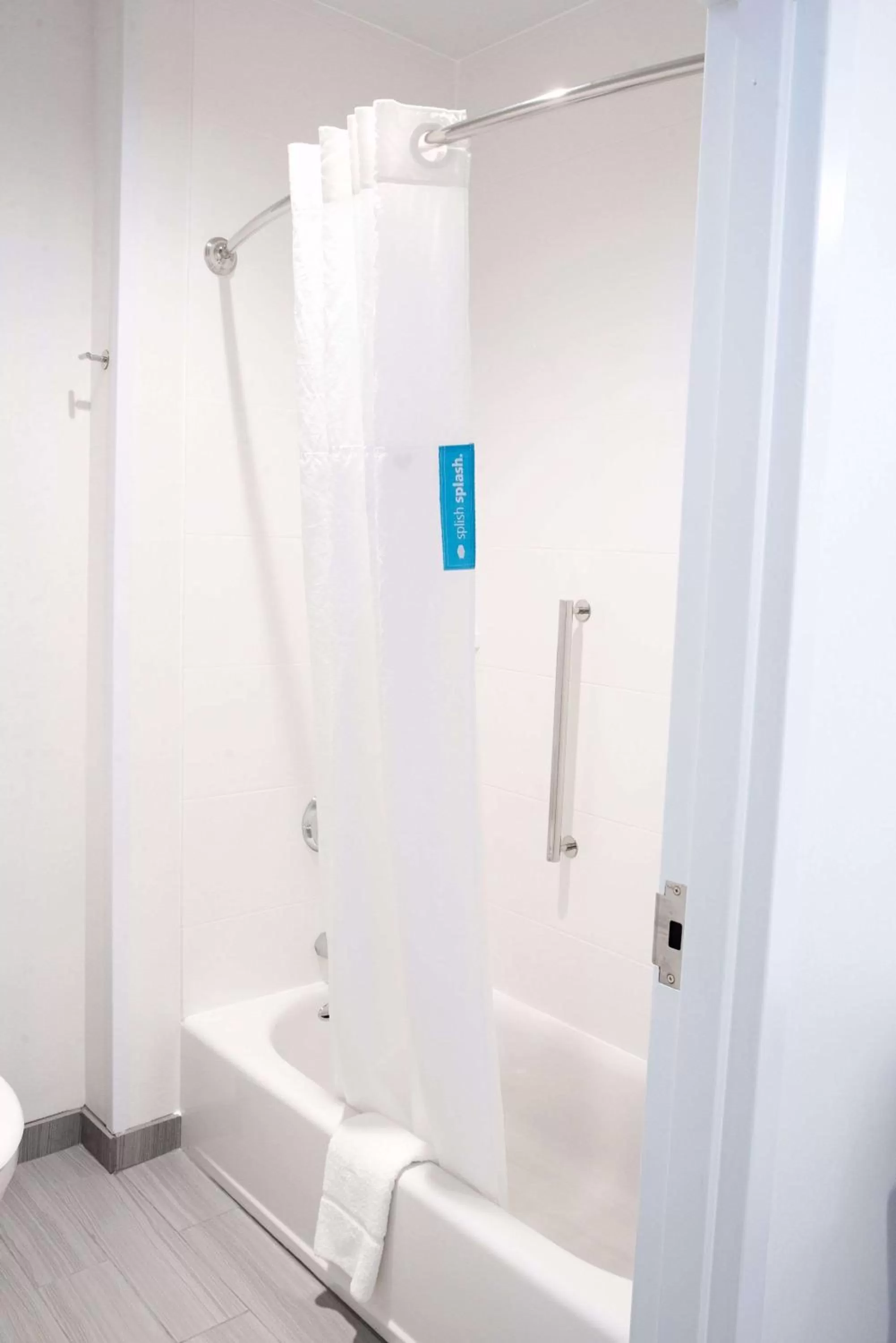 Bathroom in Hampton Inn & Suites Des Moines/Urbandale Ia