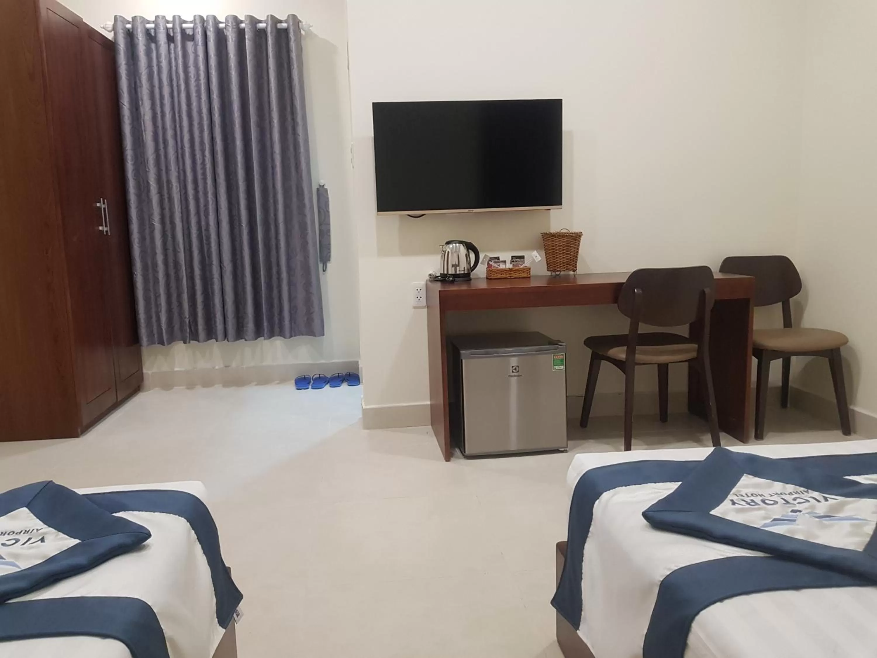 Communal lounge/ TV room, Bed in Victory Airport Hotel