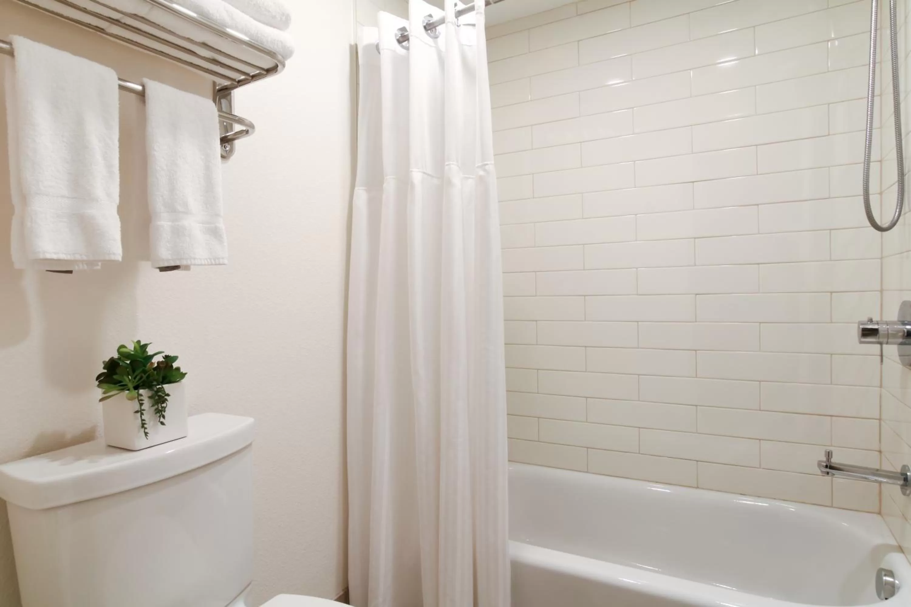 Bathroom in Oxford Suites Pismo Beach