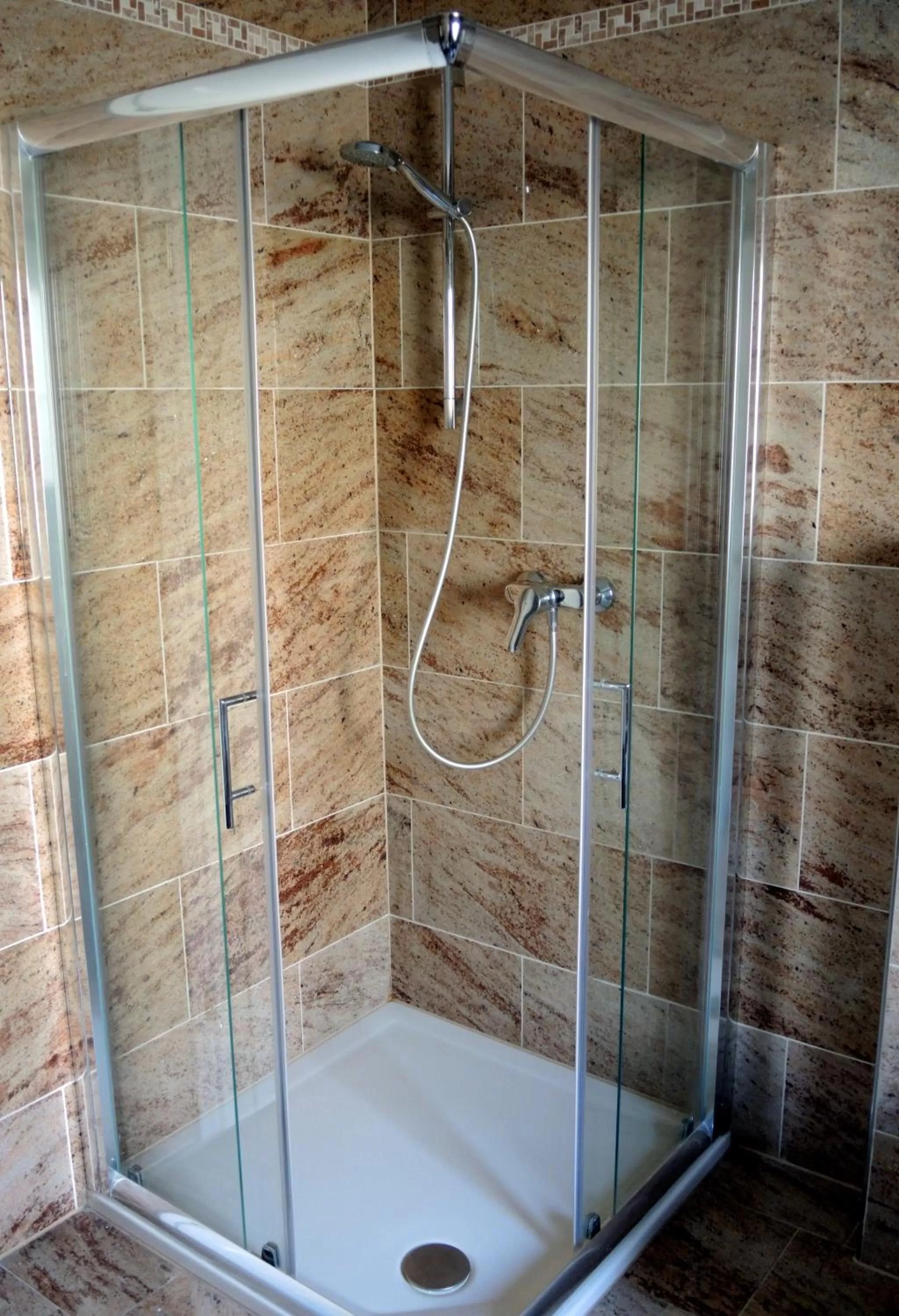 Shower in Merkel Villa Apartamente