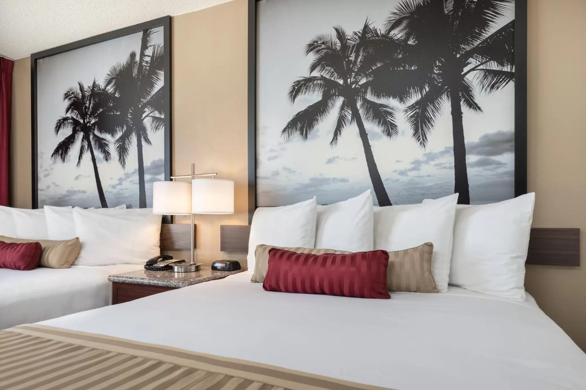 Photo of the whole room, Bed in Kings Inn Anaheim at The Park & Convention Center