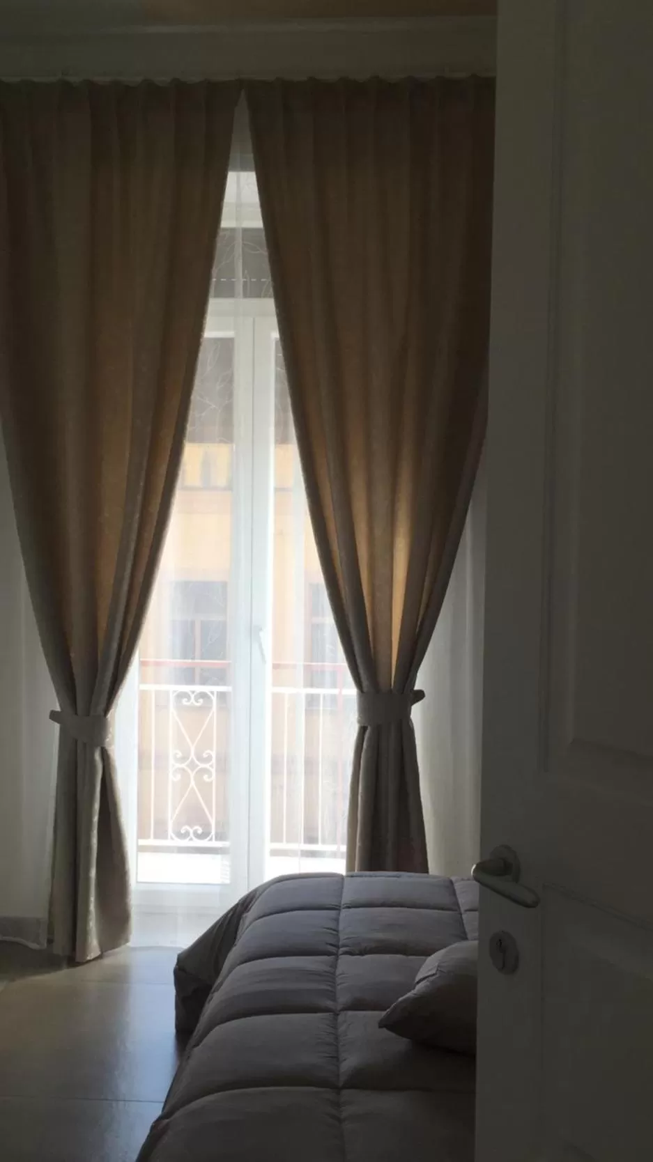 Decorative detail, Bed in B&B 80056 Ercolano