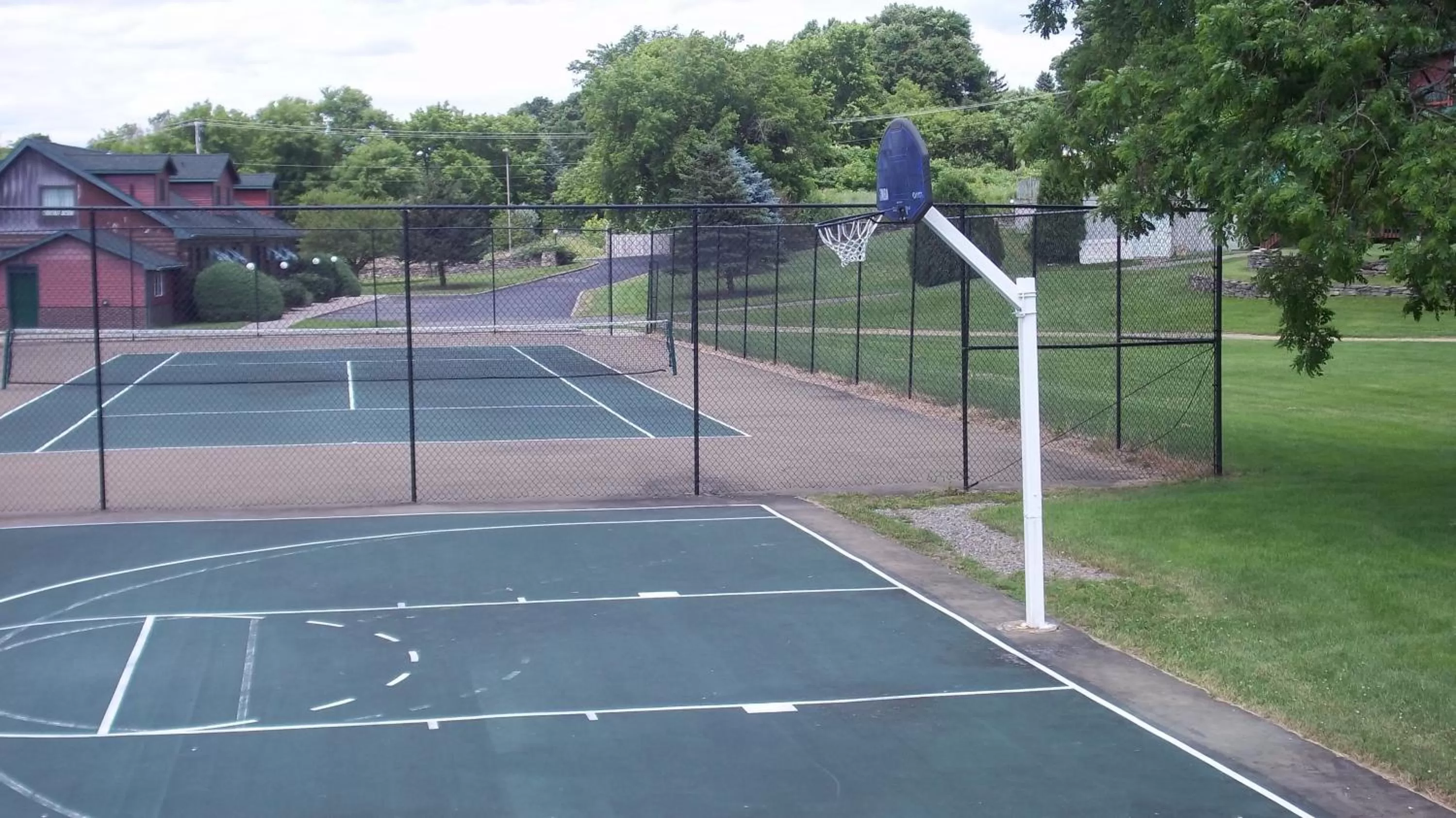 Tennis court in Stone Fence Resort