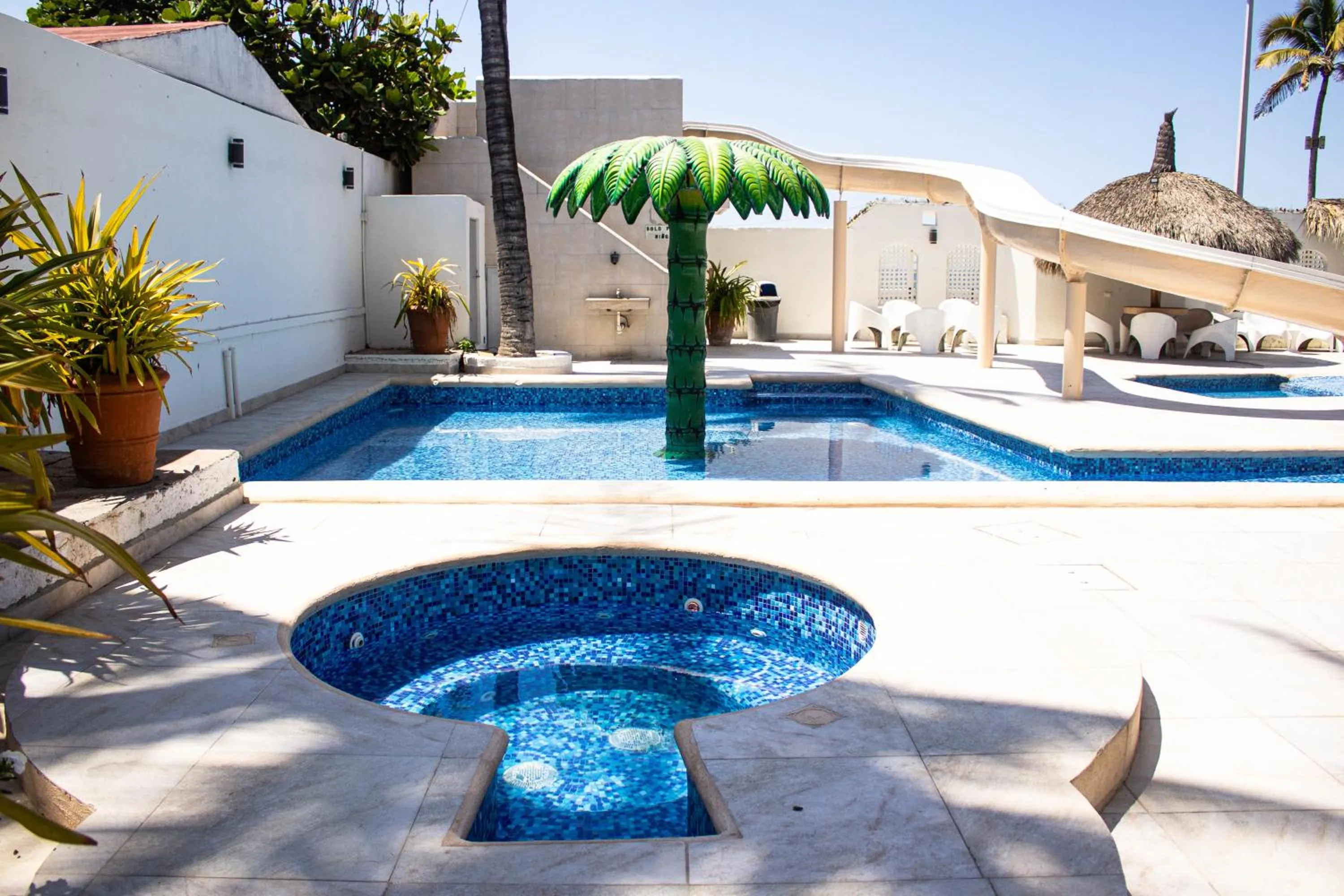 Pool view in Hotel Sands Arenas