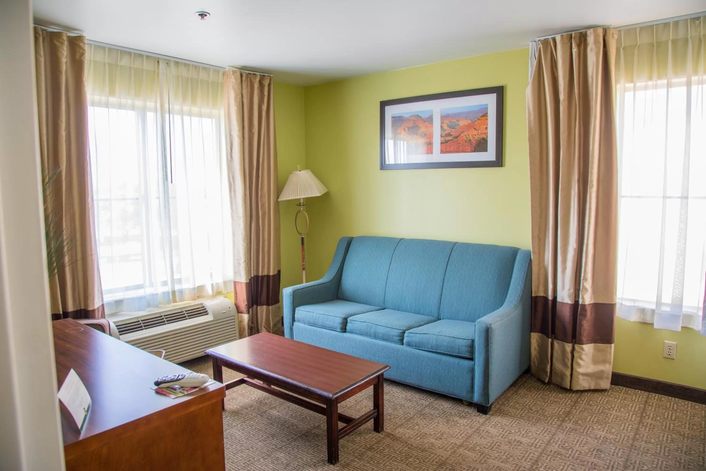 Seating area in Quality Inn Merced Gateway to Yosemite