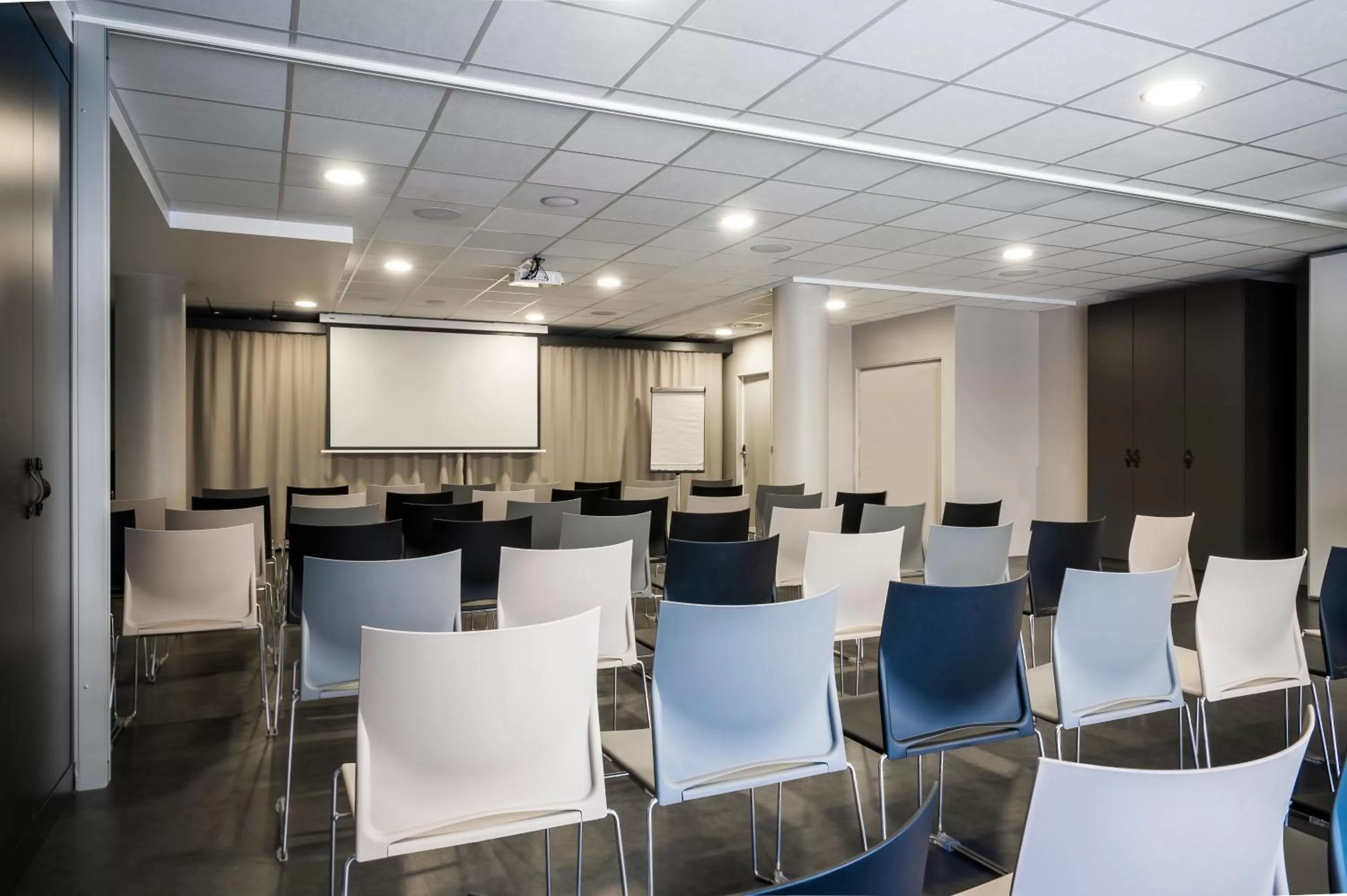 Banquet/Function facilities in Best Western Plus Suitcase Paris La Défense