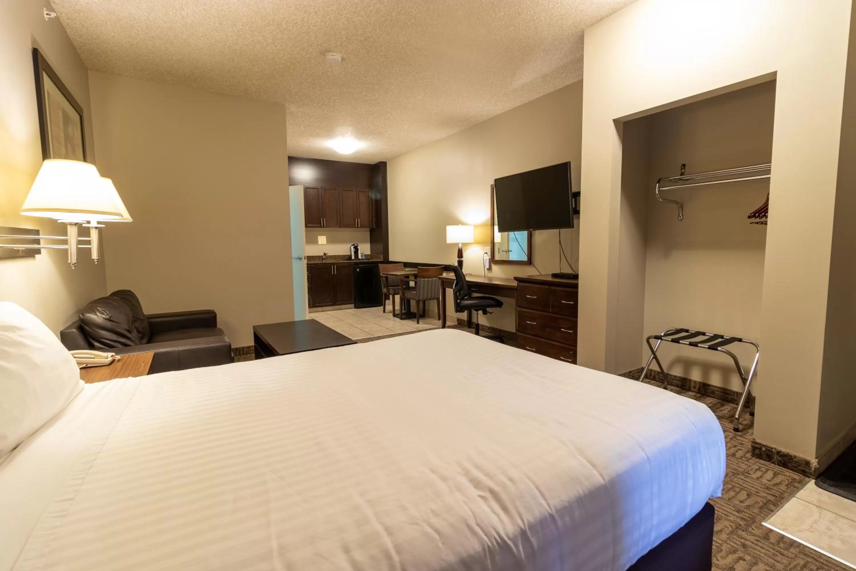 Photo of the whole room, Bed in BCMInns - Lac La Biche