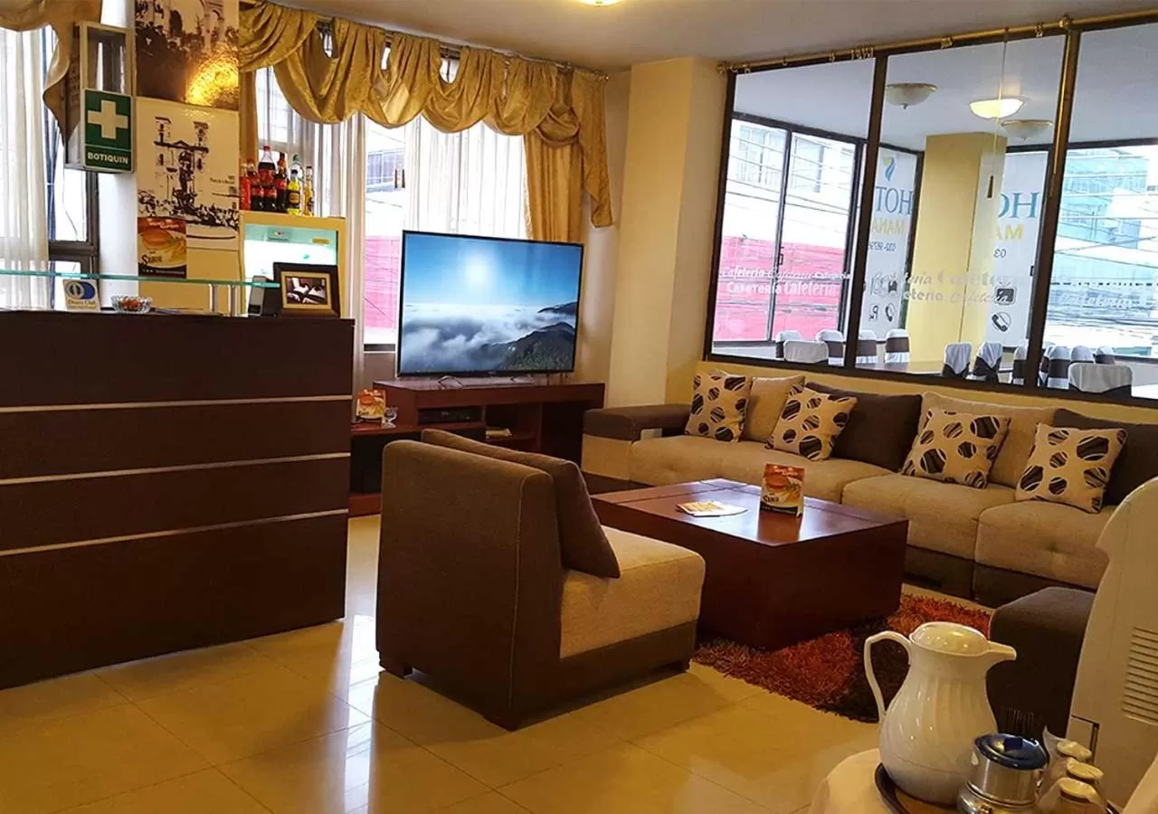 Facade/entrance in La Merced Plaza Hospedaje