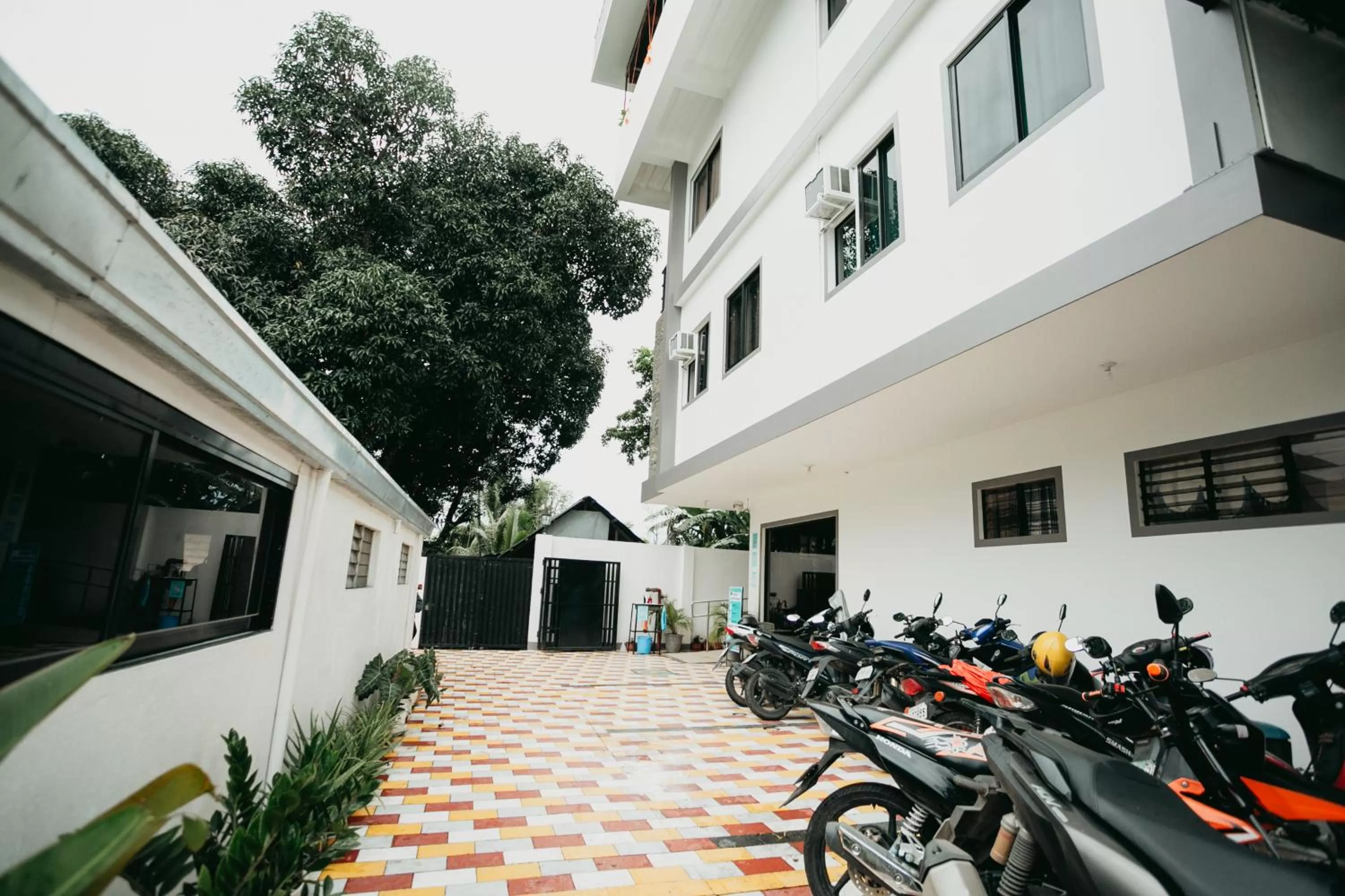 Property building in Kingswick Residences & Lodge